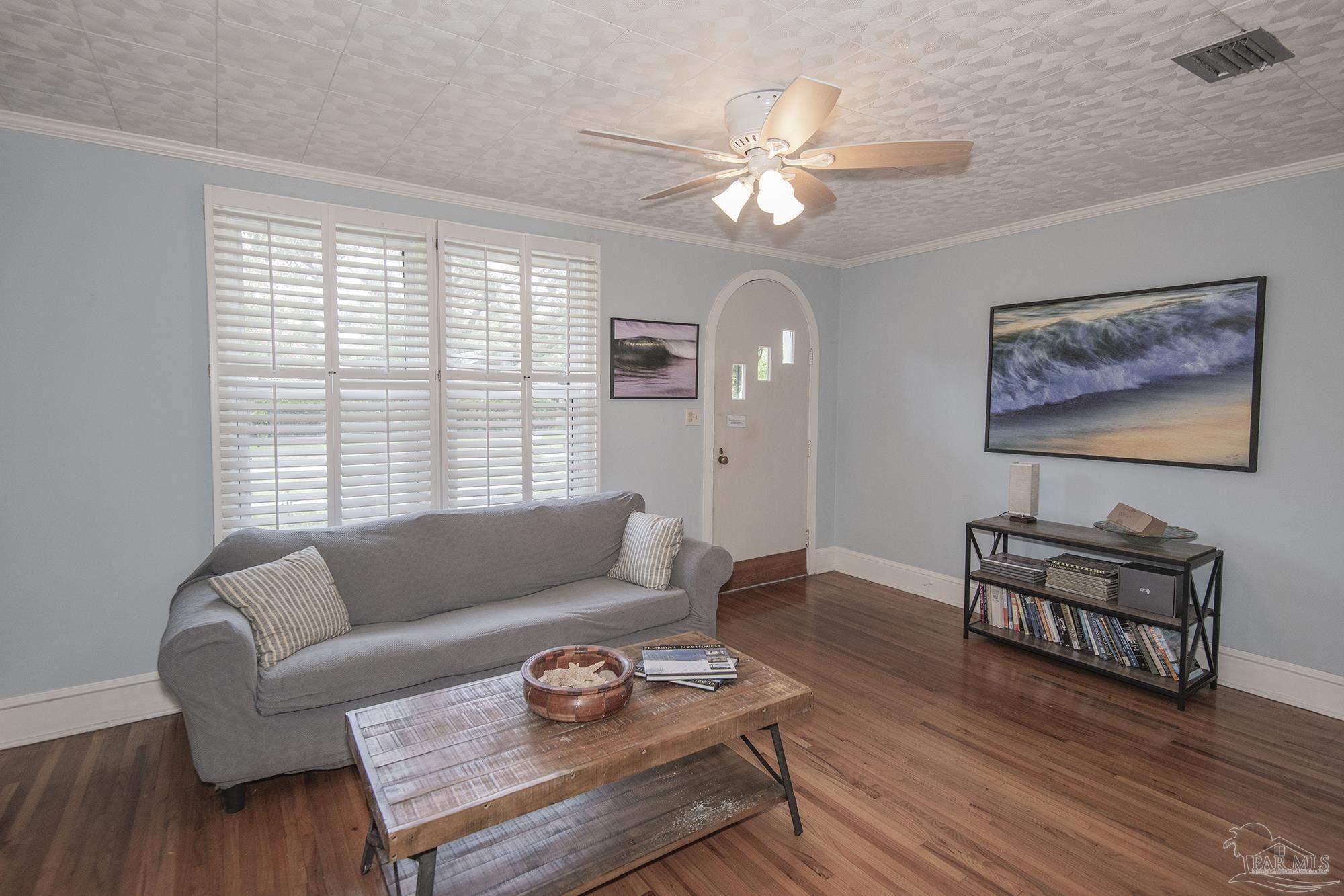 1616 W Gregory