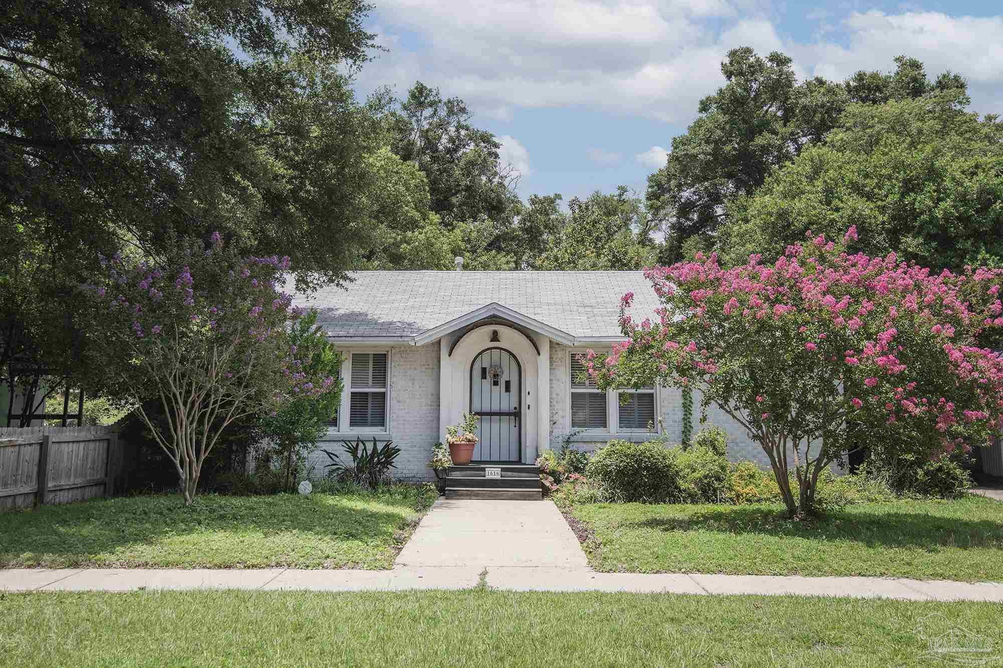 1616 W Gregory