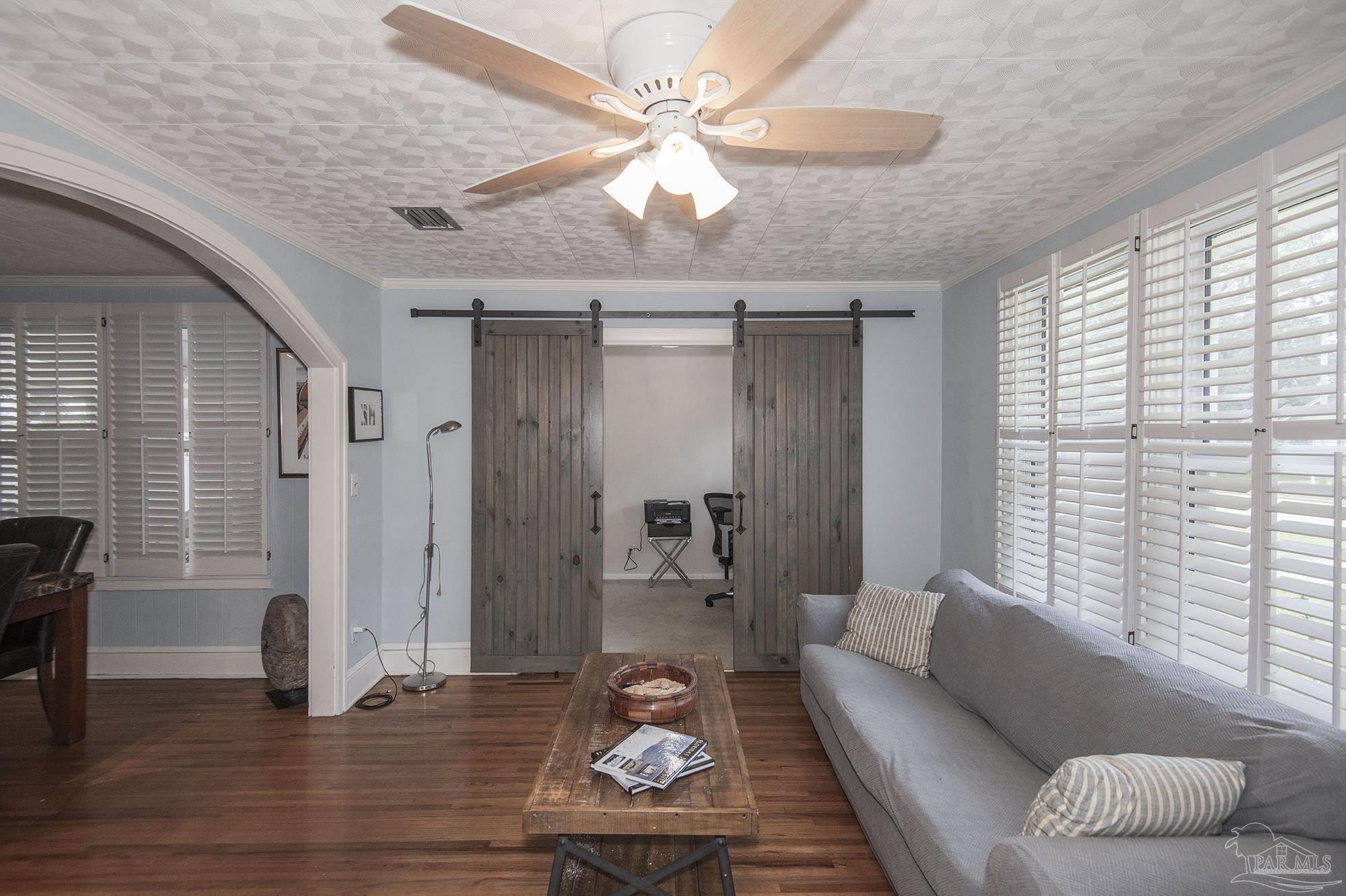 1616 W Gregory