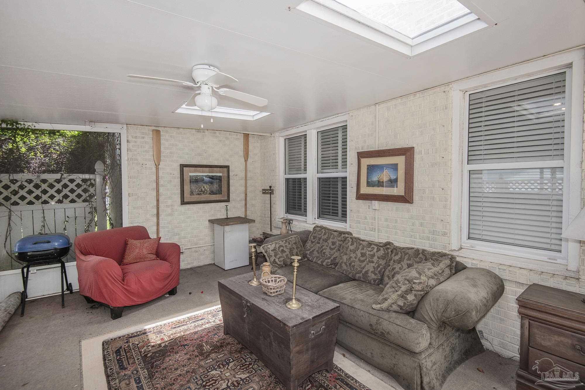 1616 W Gregory