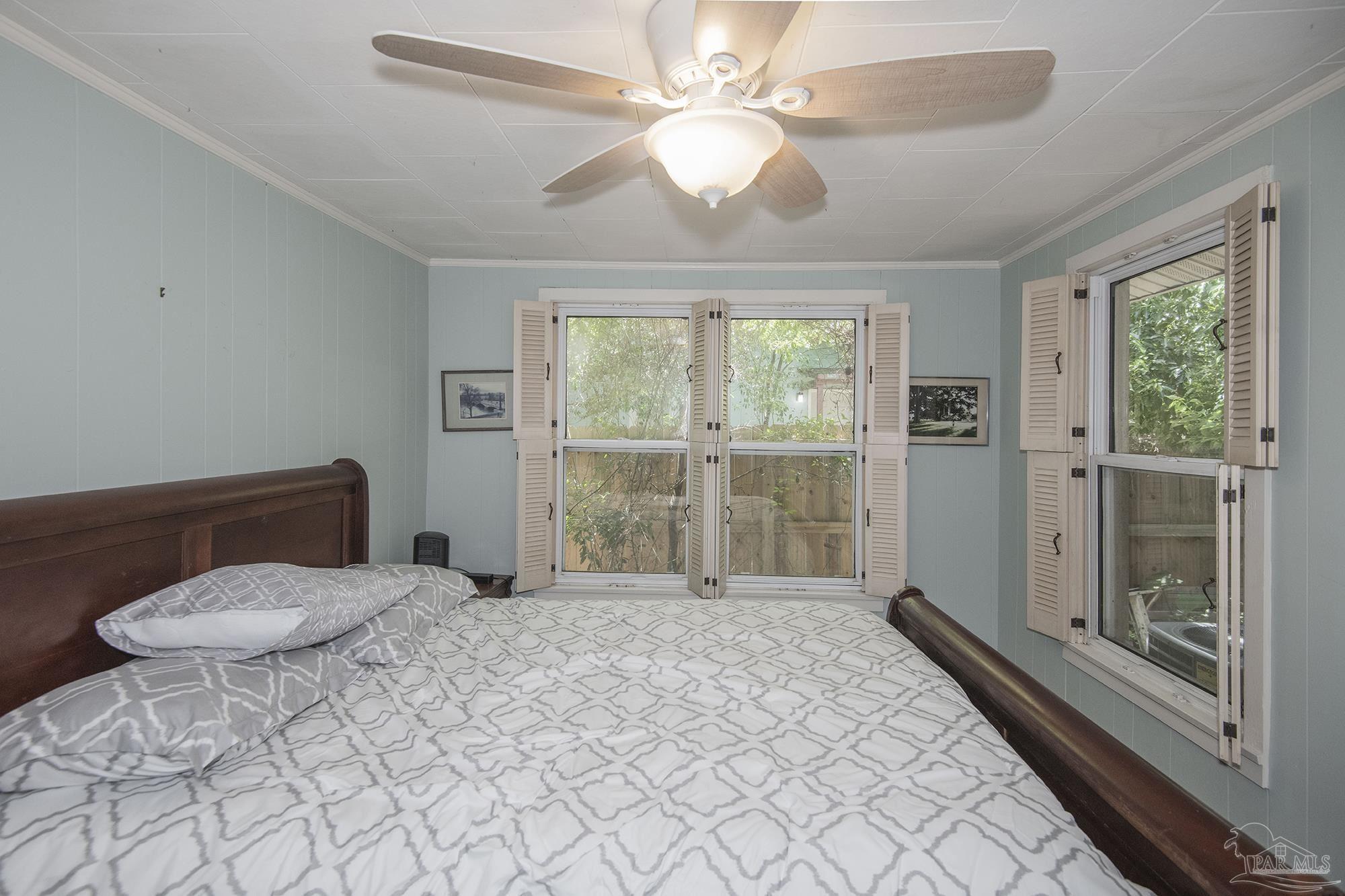1616 W Gregory