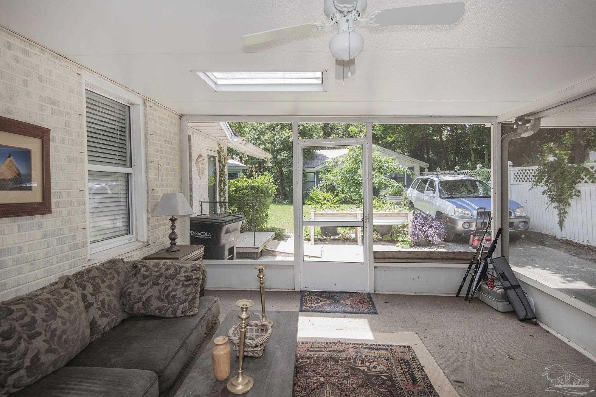 1616 W Gregory