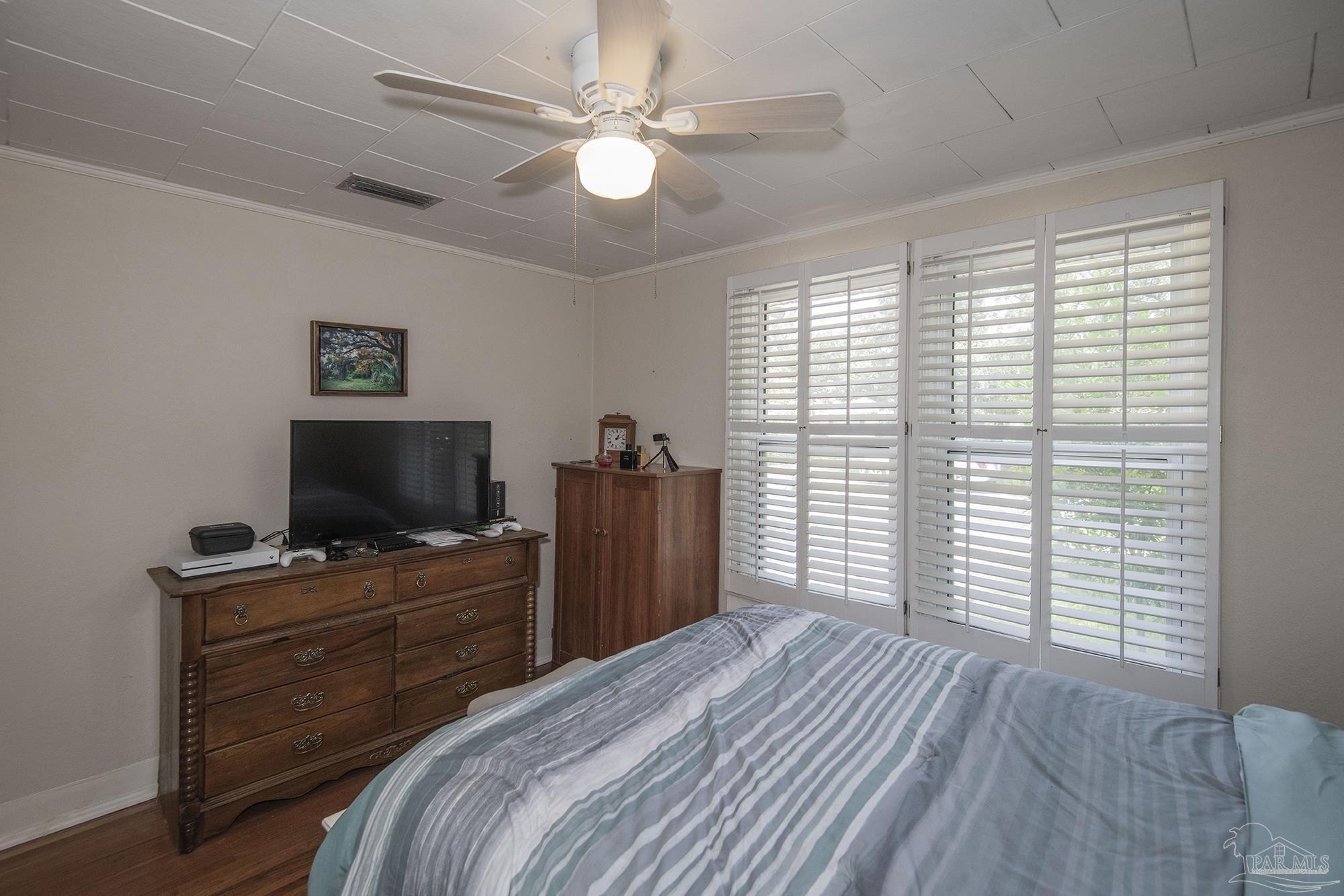 1616 W Gregory
