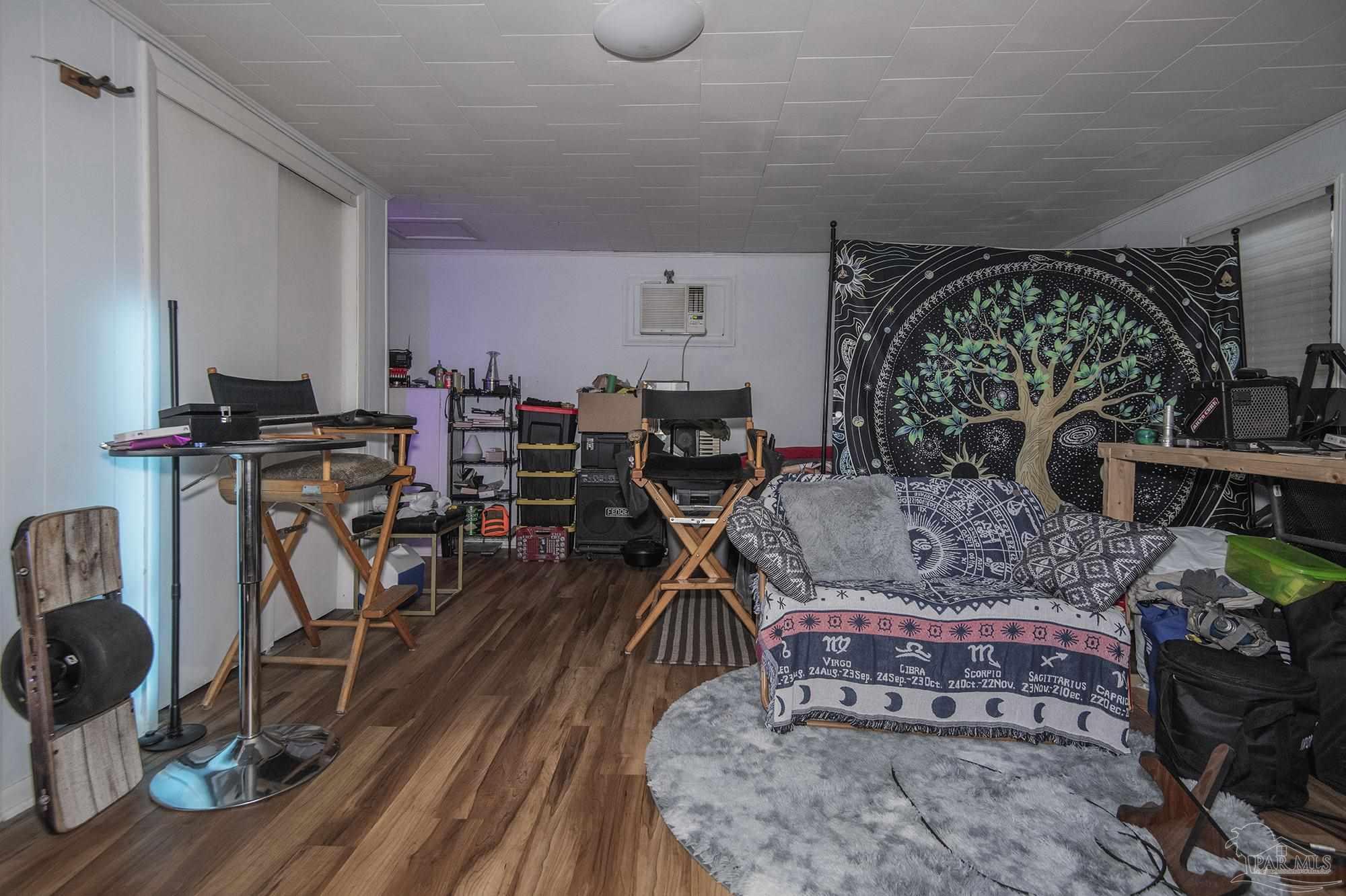 1616 W Gregory