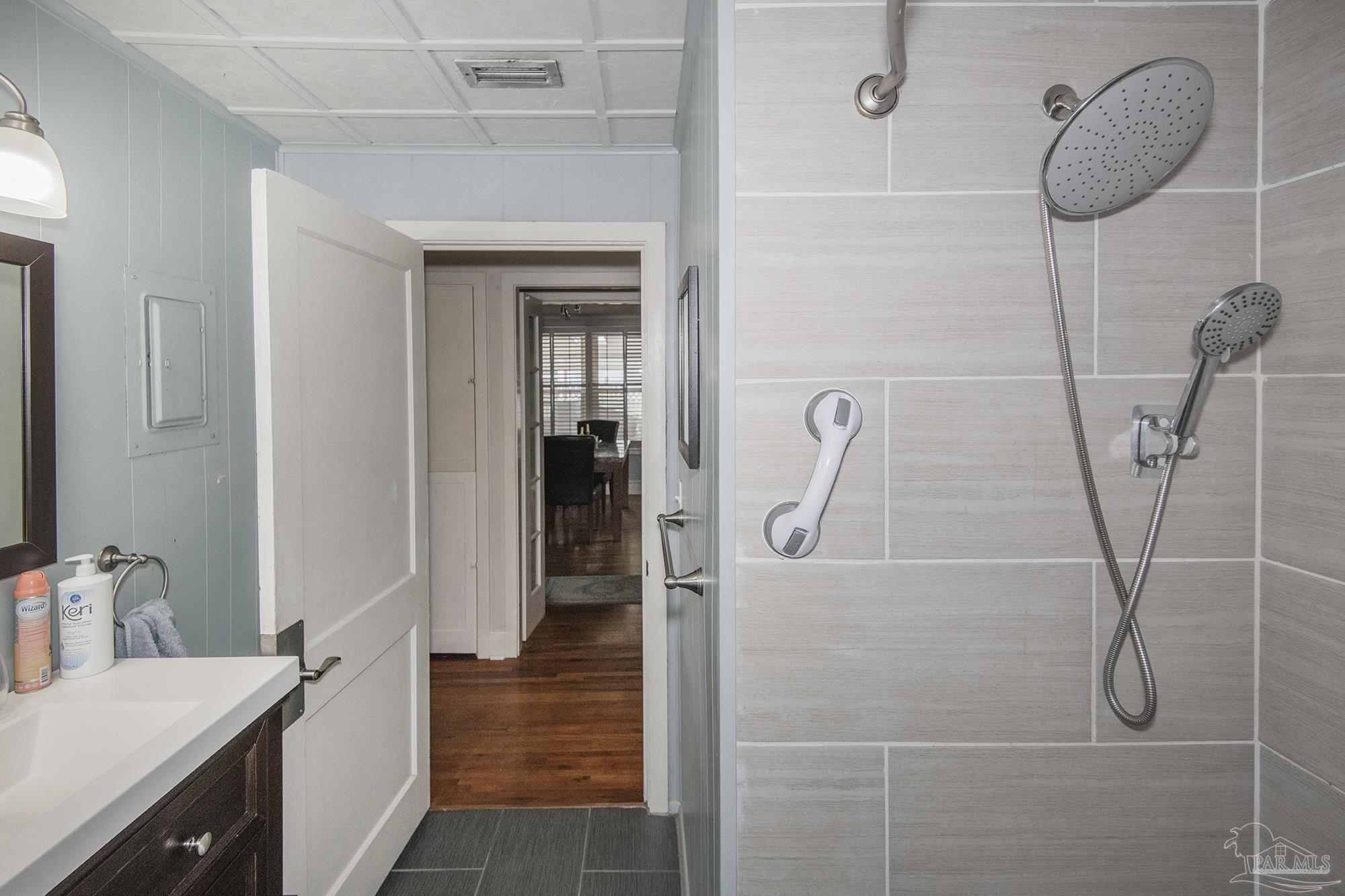 1616 W Gregory