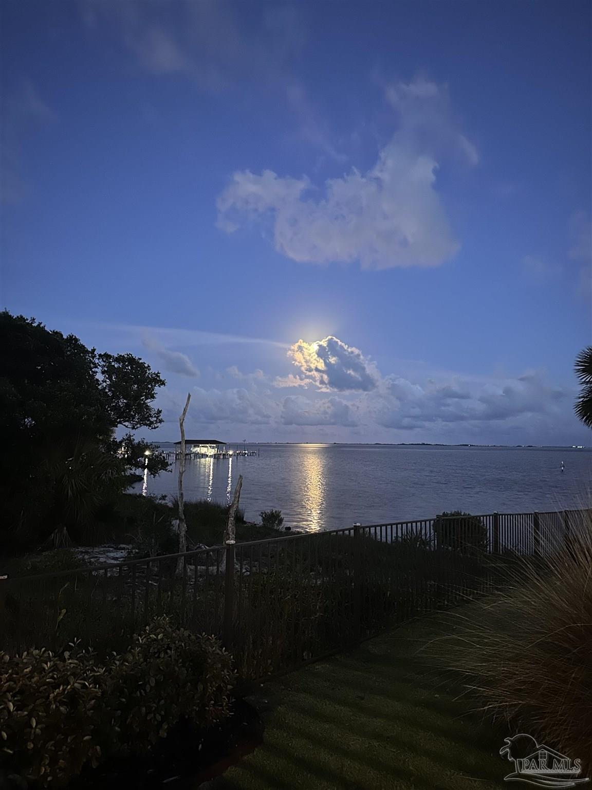 1094 Seabreeze Ln
