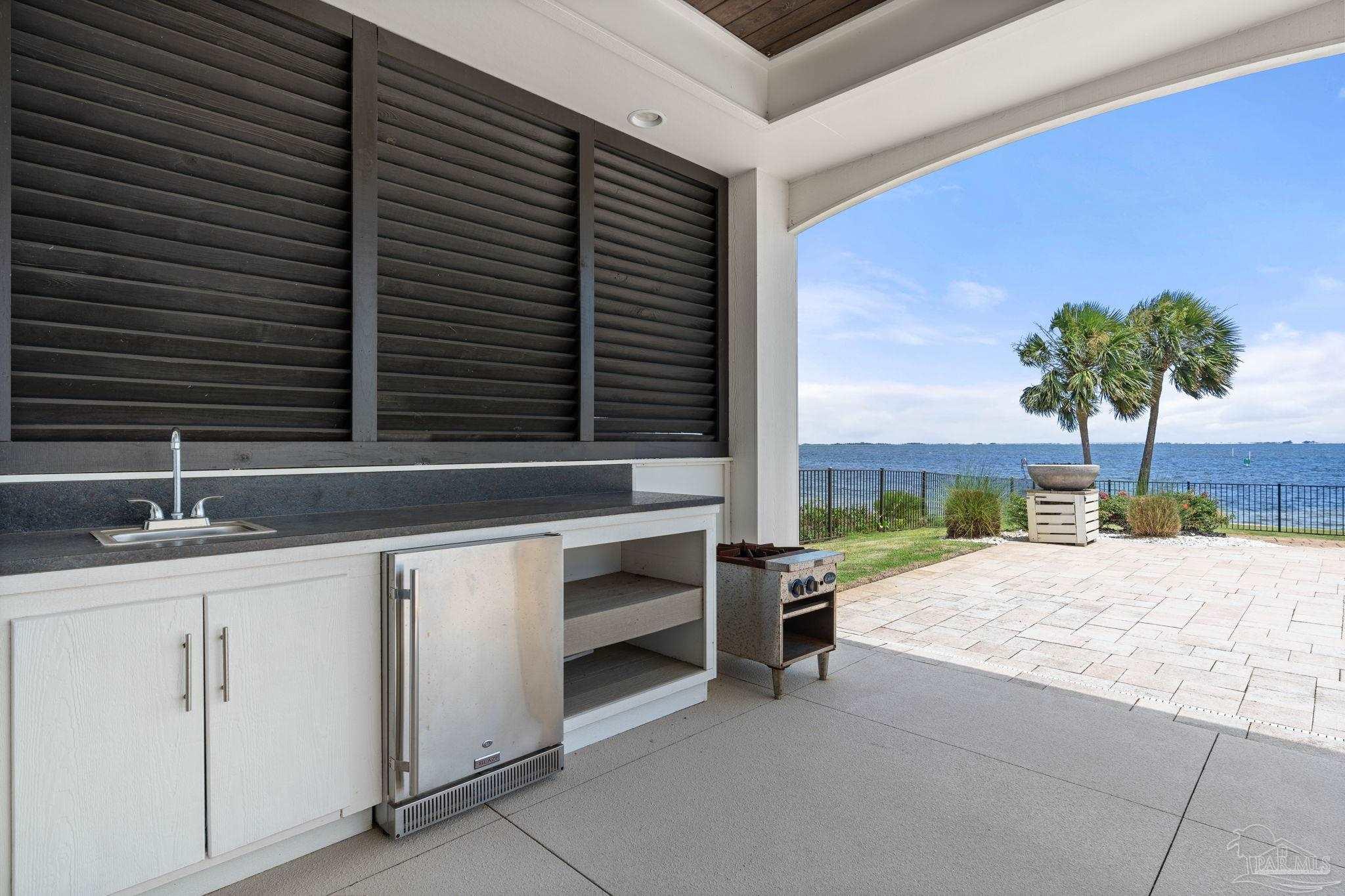1094 Seabreeze Ln