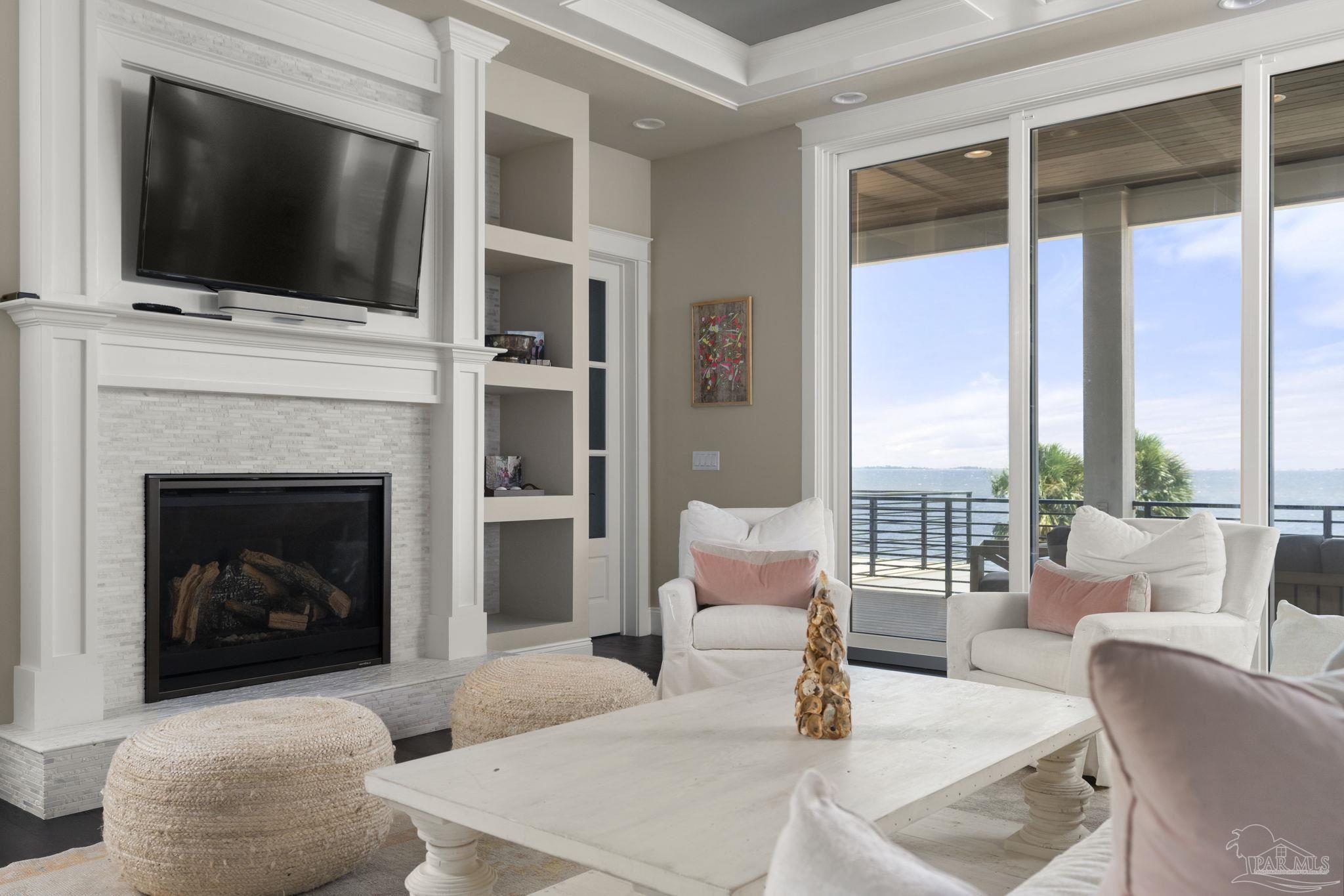 1094 Seabreeze Ln