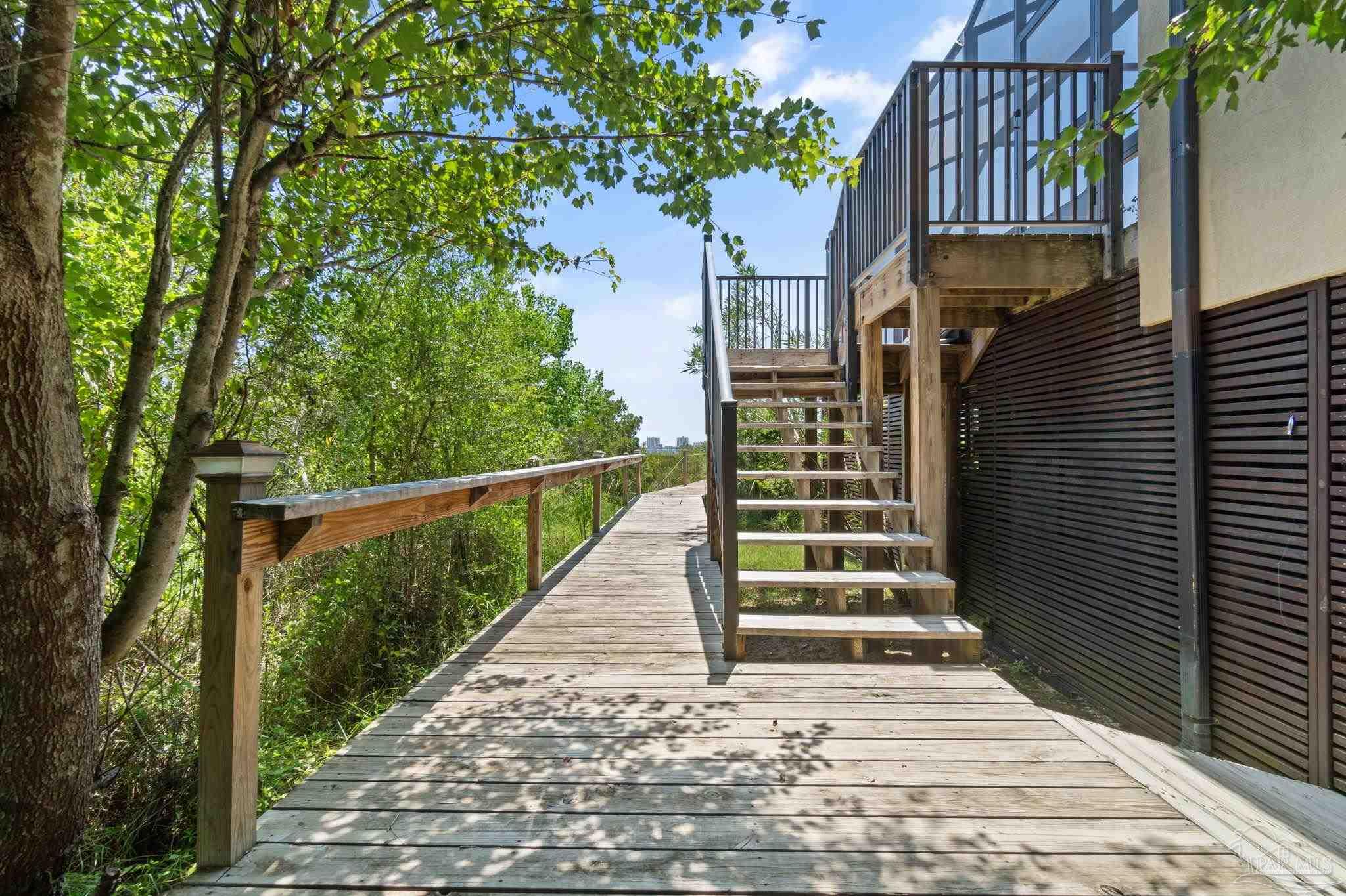 1327 Soundview Trl