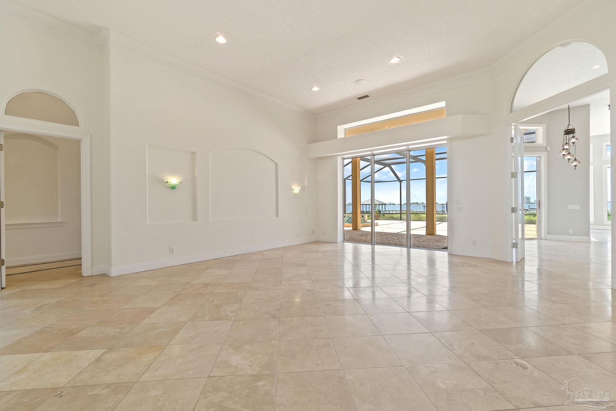 1327 Soundview Trl