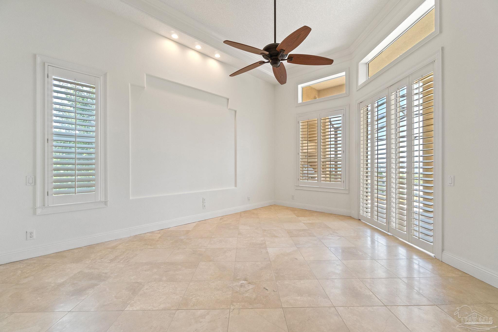 1327 Soundview Trl