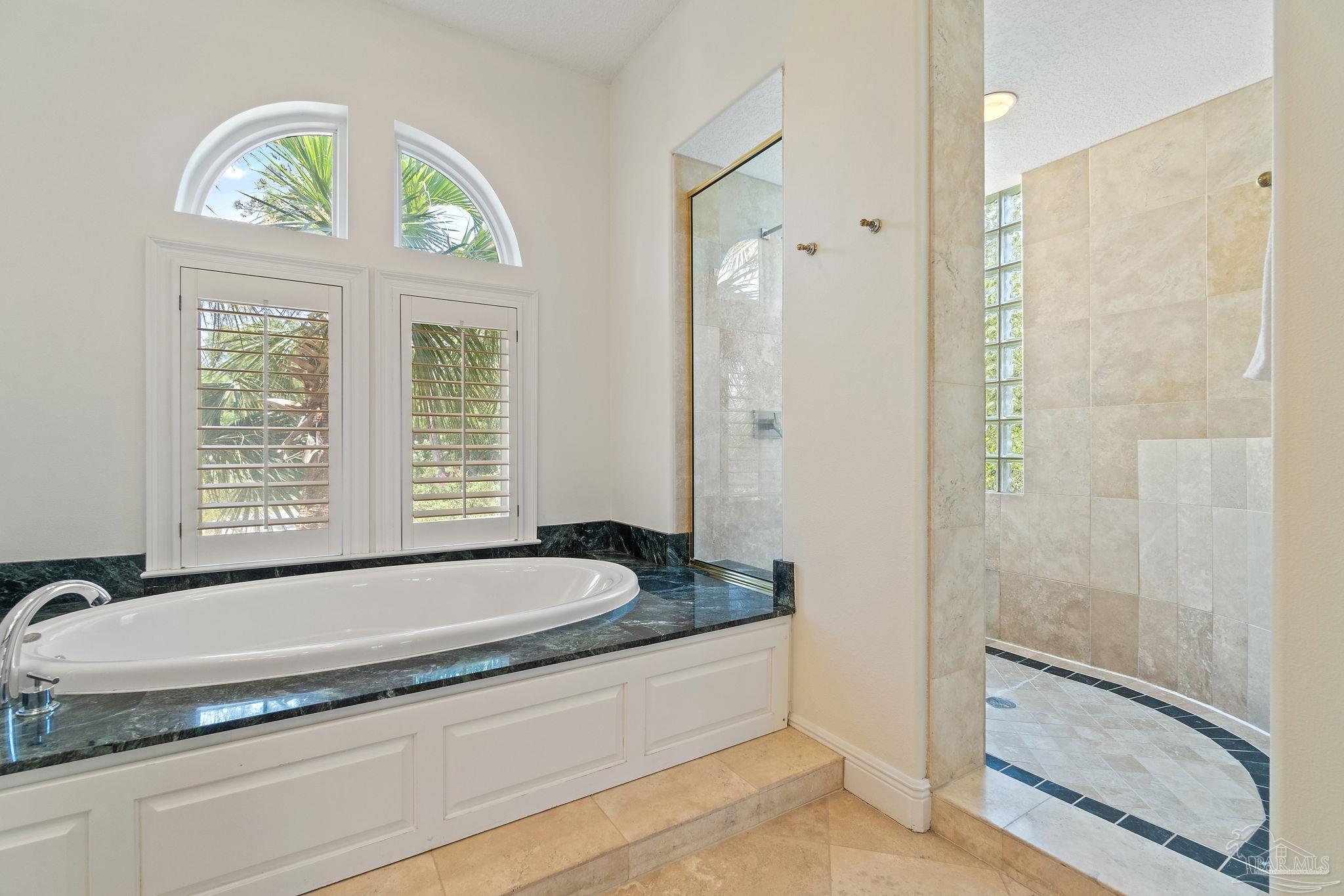 1327 Soundview Trl