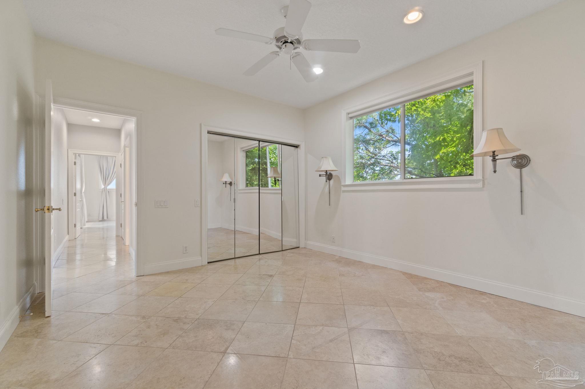 1327 Soundview Trl