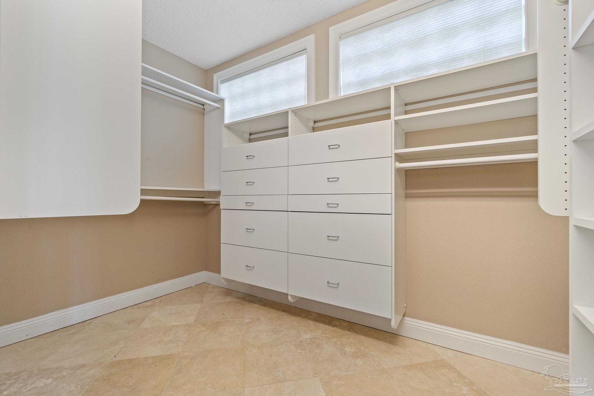 1327 Soundview Trl