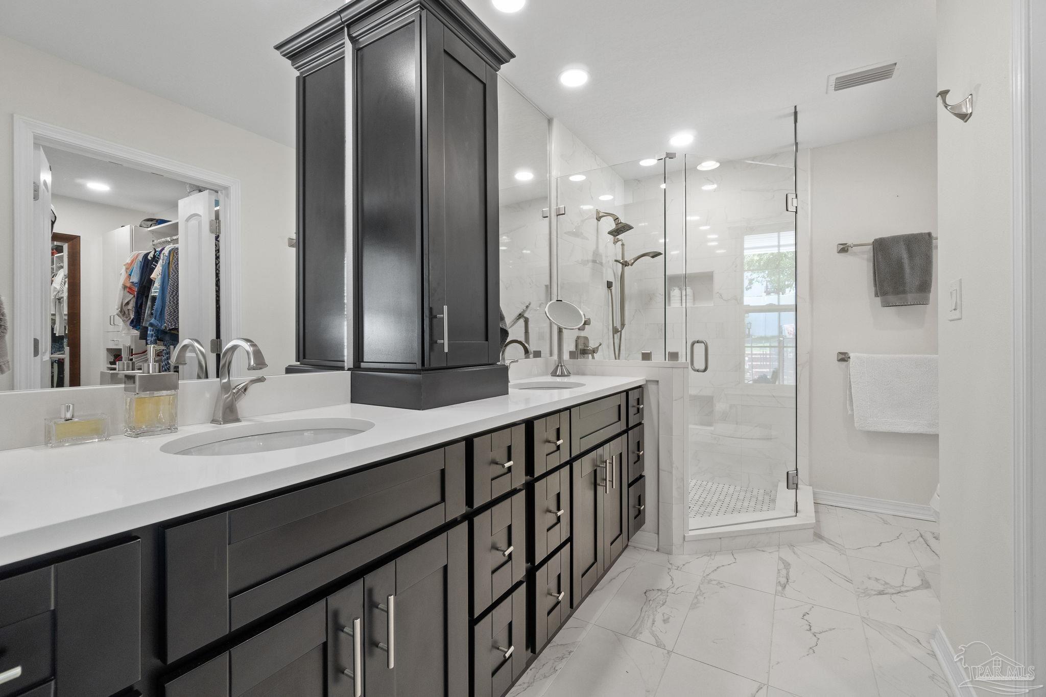 3949 Menendez Dr