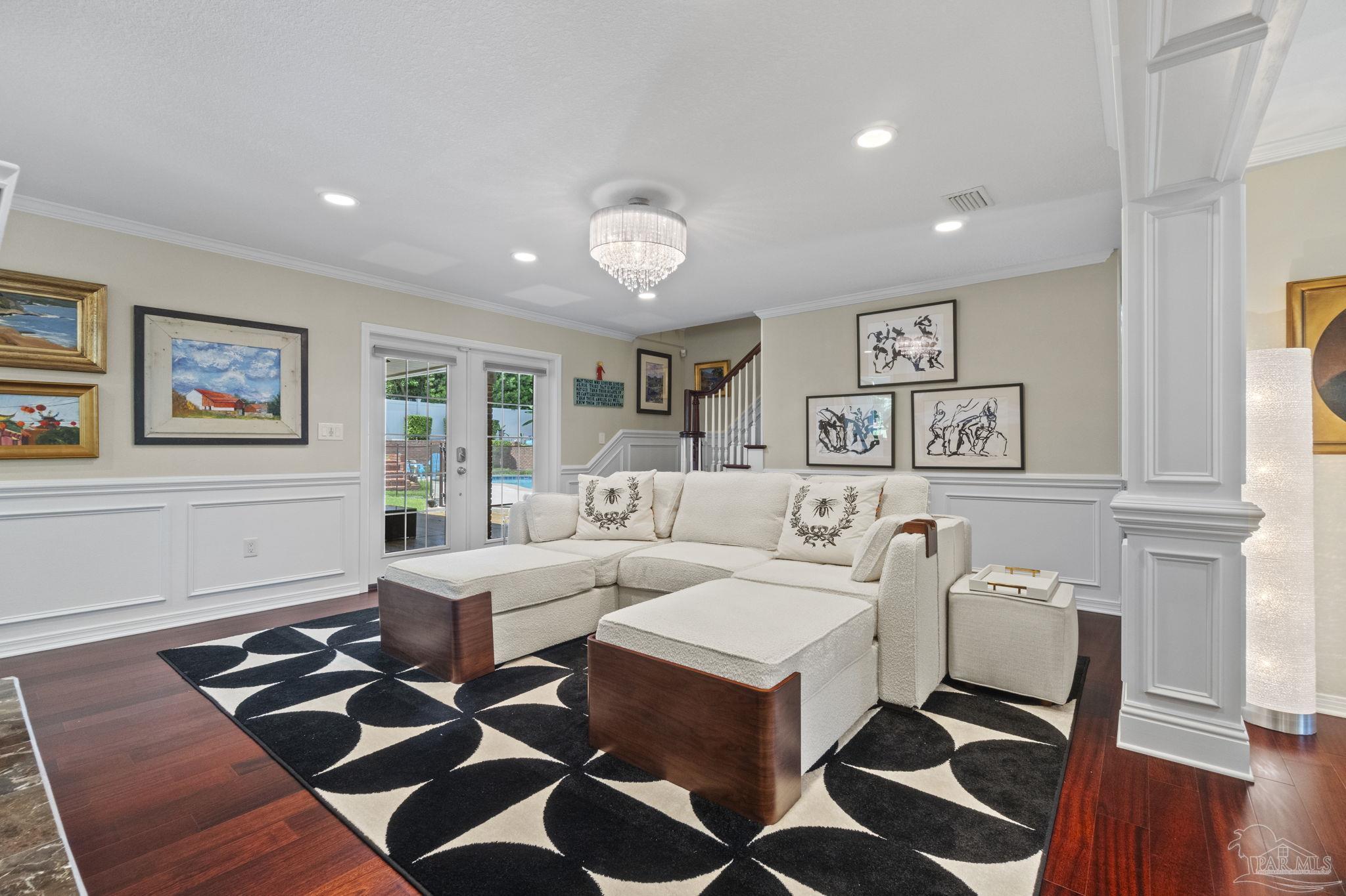 3949 Menendez Dr