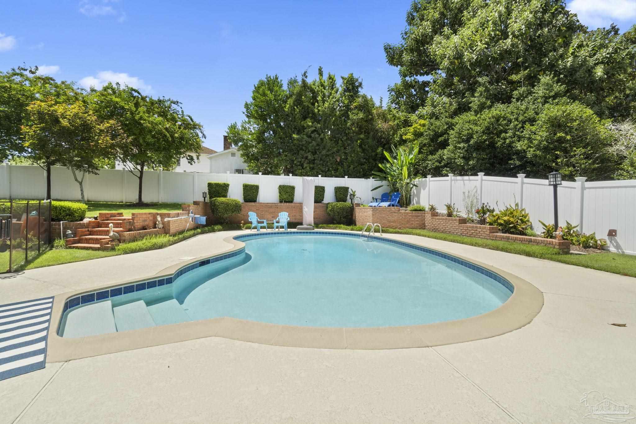 3949 Menendez Dr