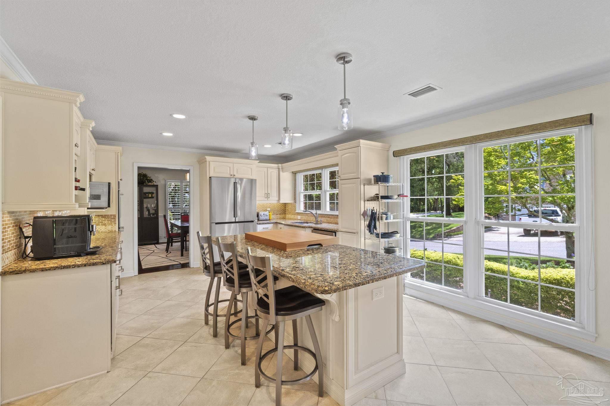 3949 Menendez Dr