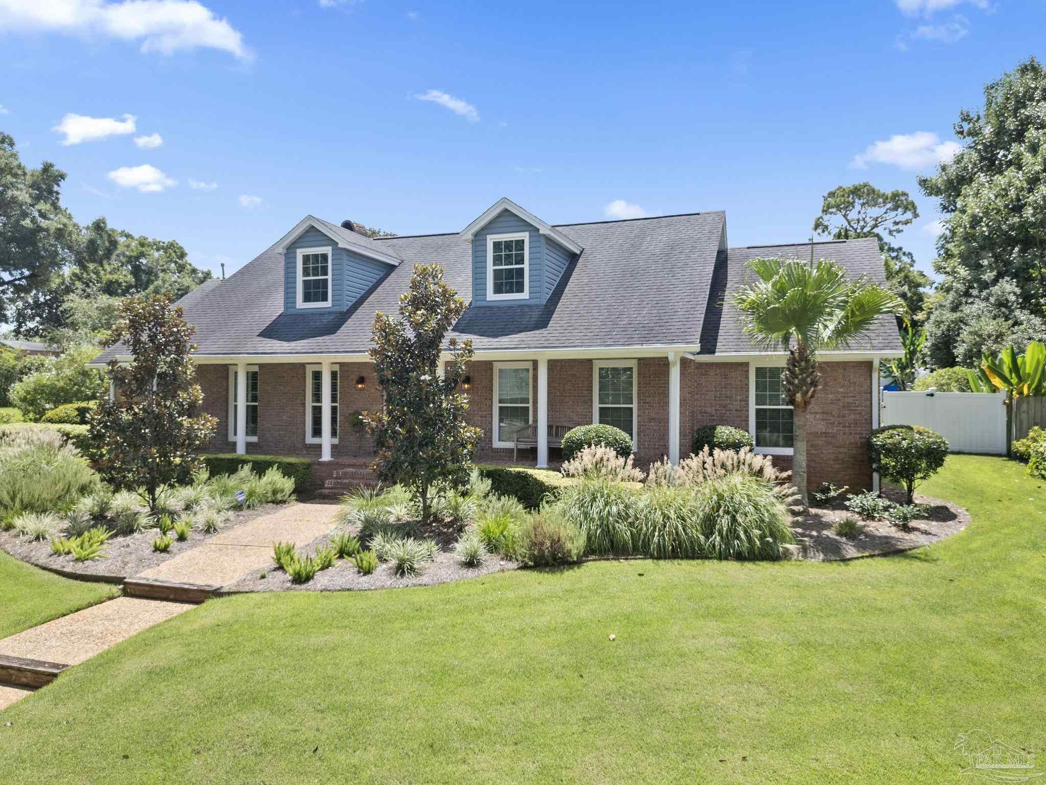 3949 Menendez Dr
