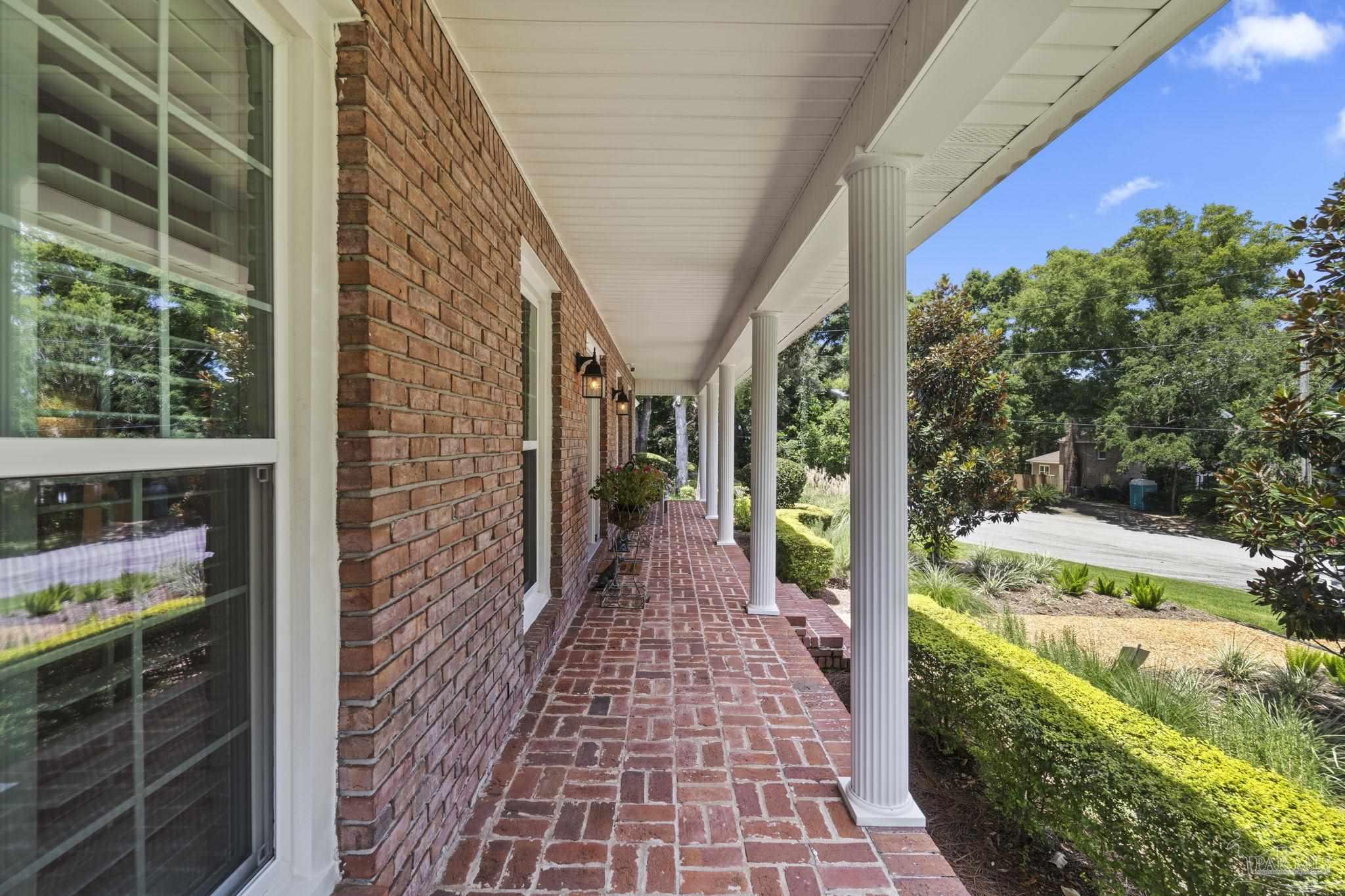 3949 Menendez Dr