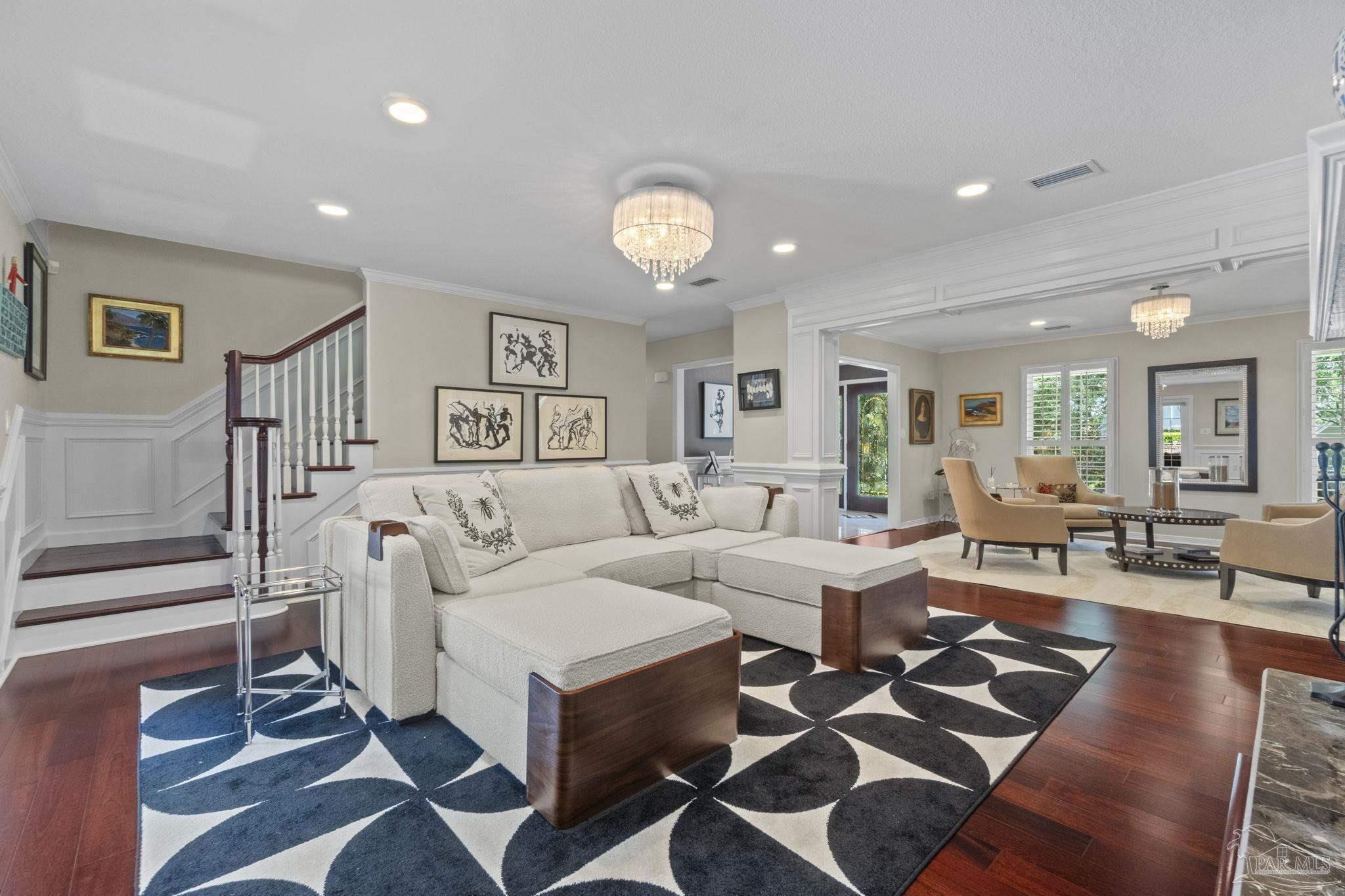 3949 Menendez Dr