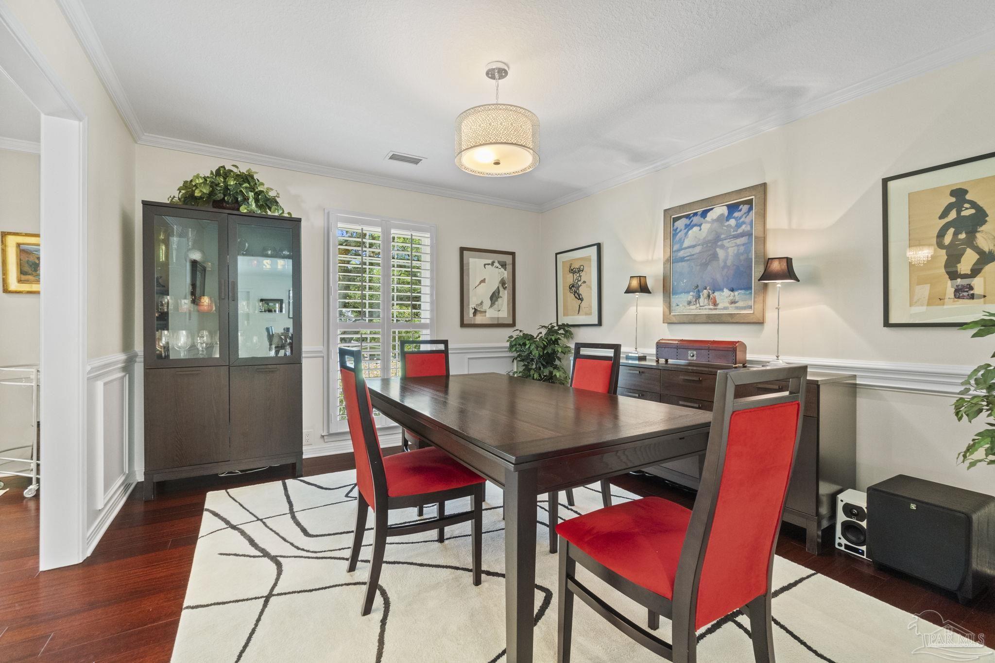 3949 Menendez Dr