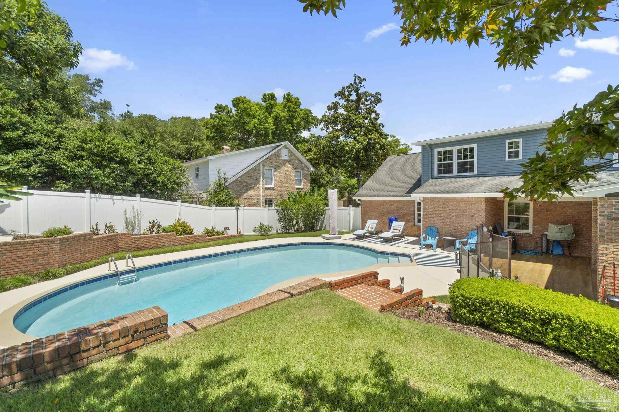 3949 Menendez Dr