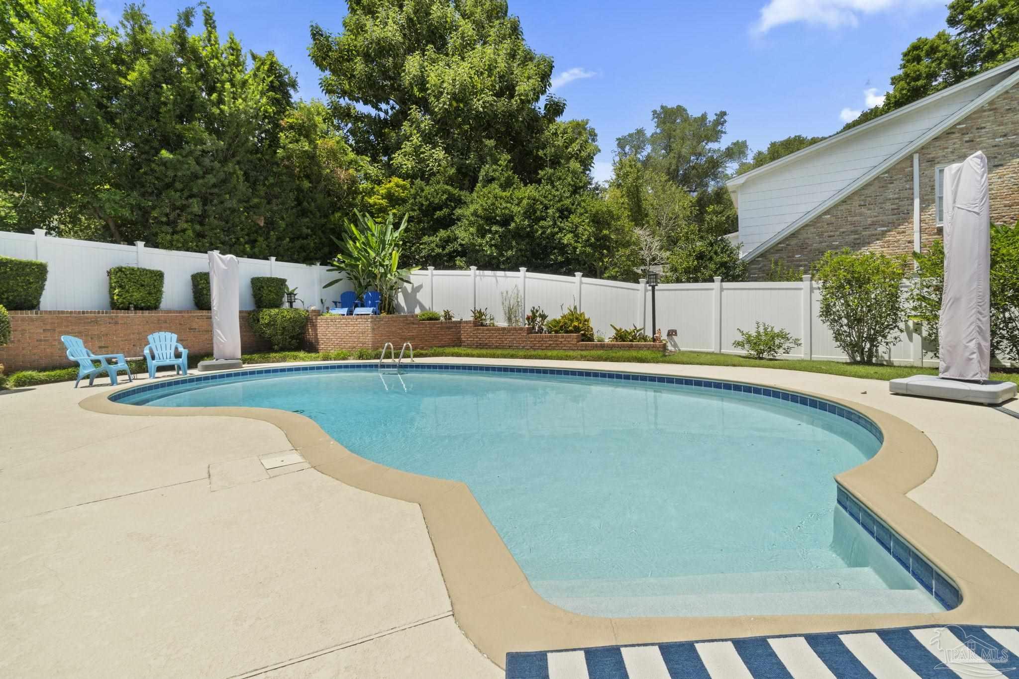 3949 Menendez Dr