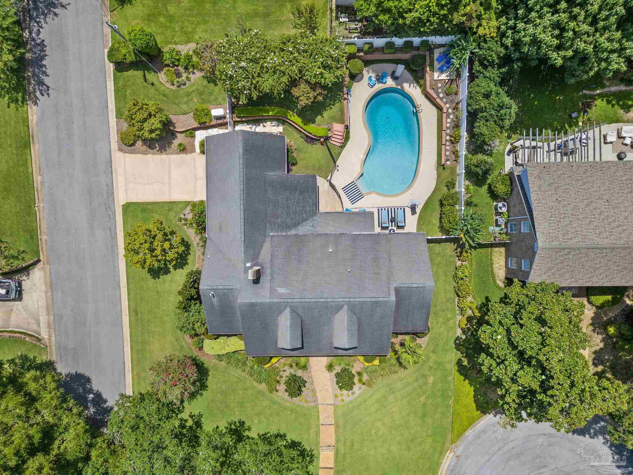 3949 Menendez Dr