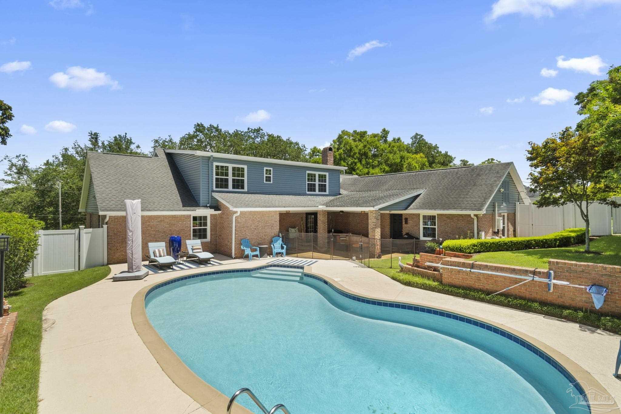 3949 Menendez Dr