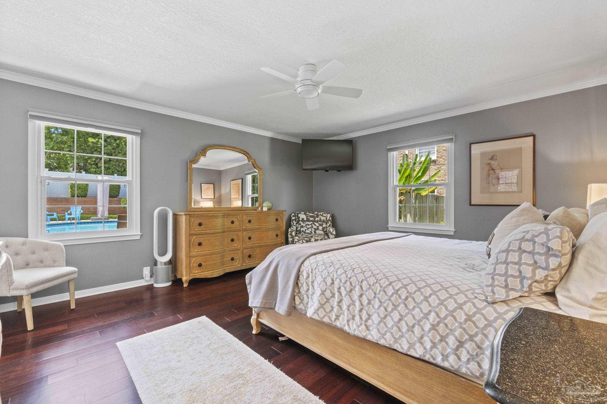 3949 Menendez Dr