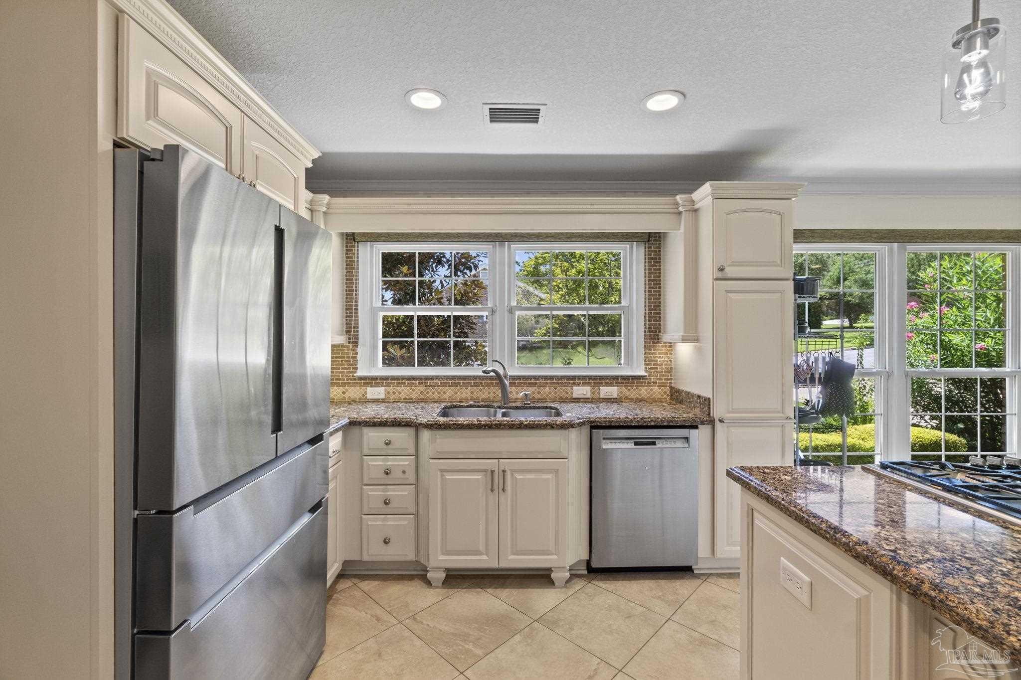 3949 Menendez Dr