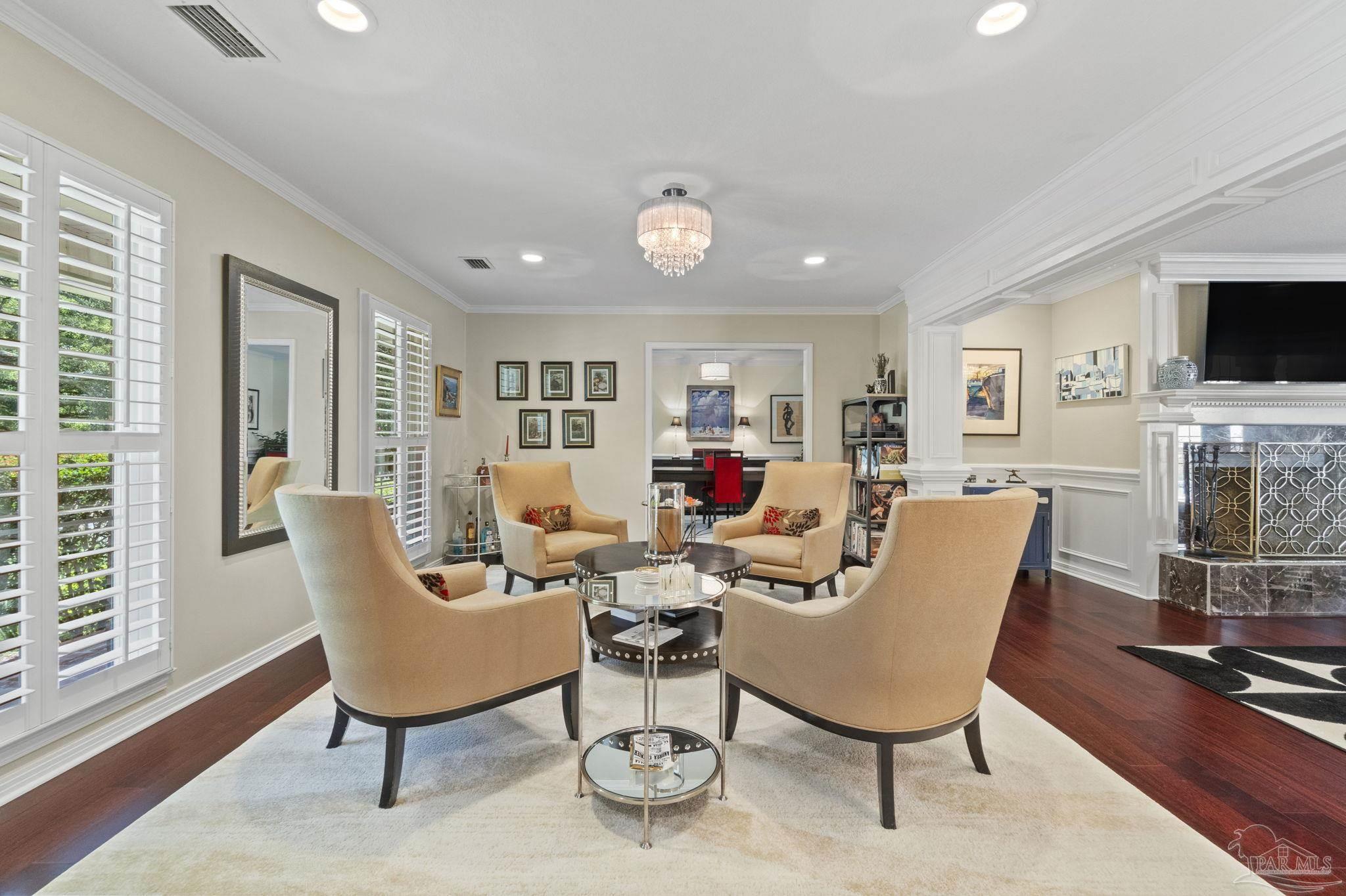 3949 Menendez Dr