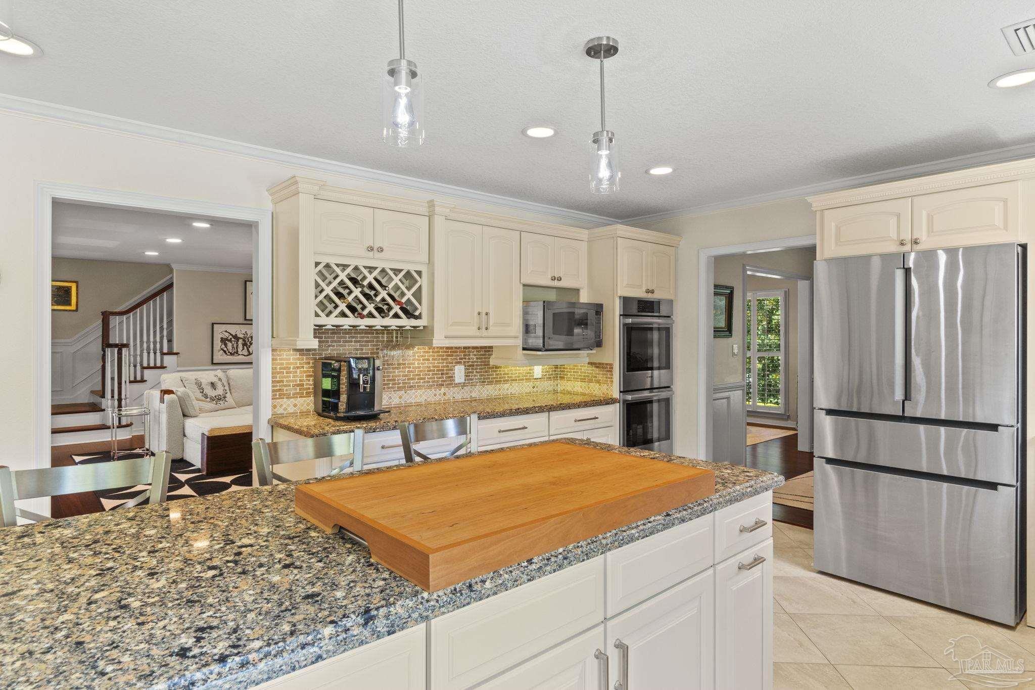 3949 Menendez Dr