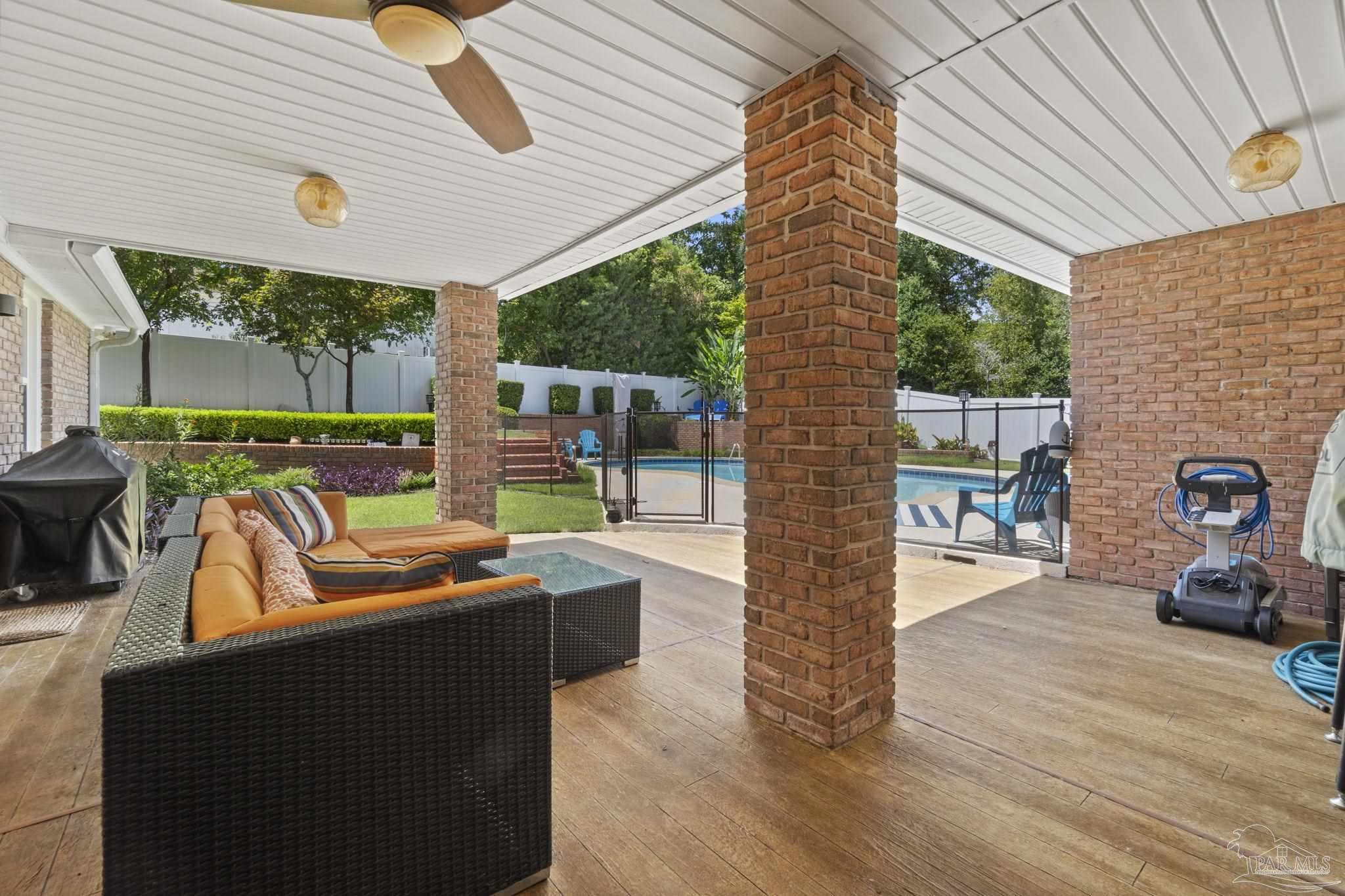 3949 Menendez Dr