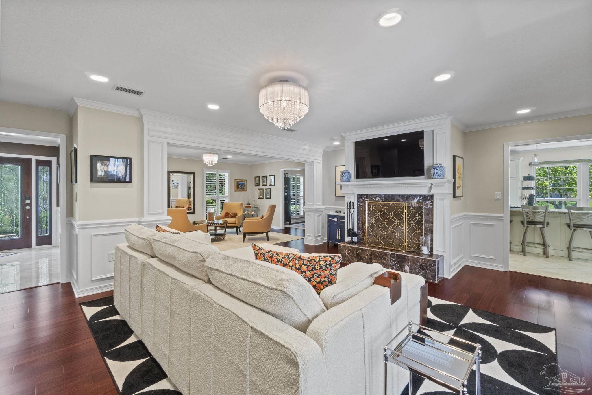3949 Menendez Dr