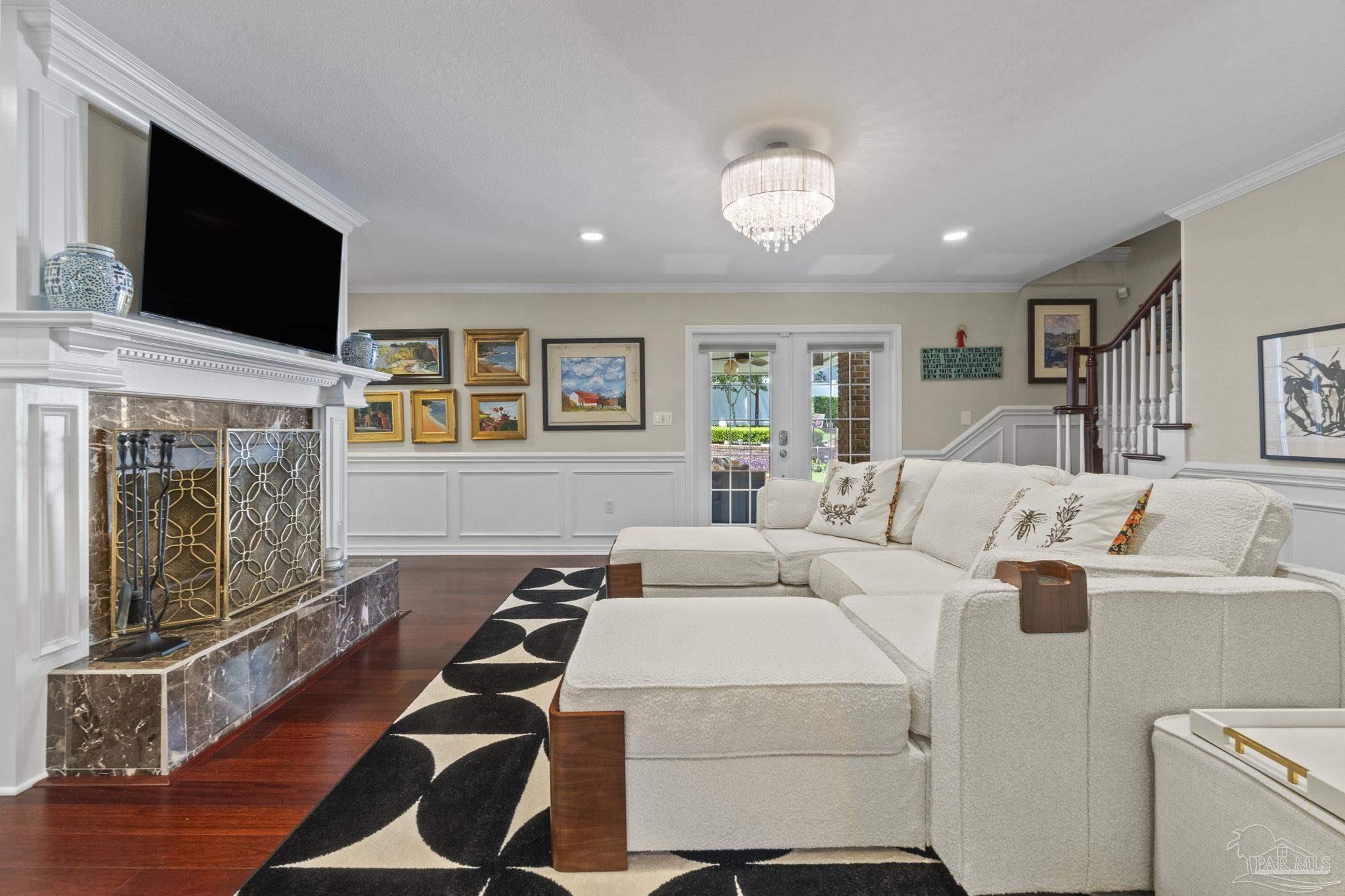 3949 Menendez Dr