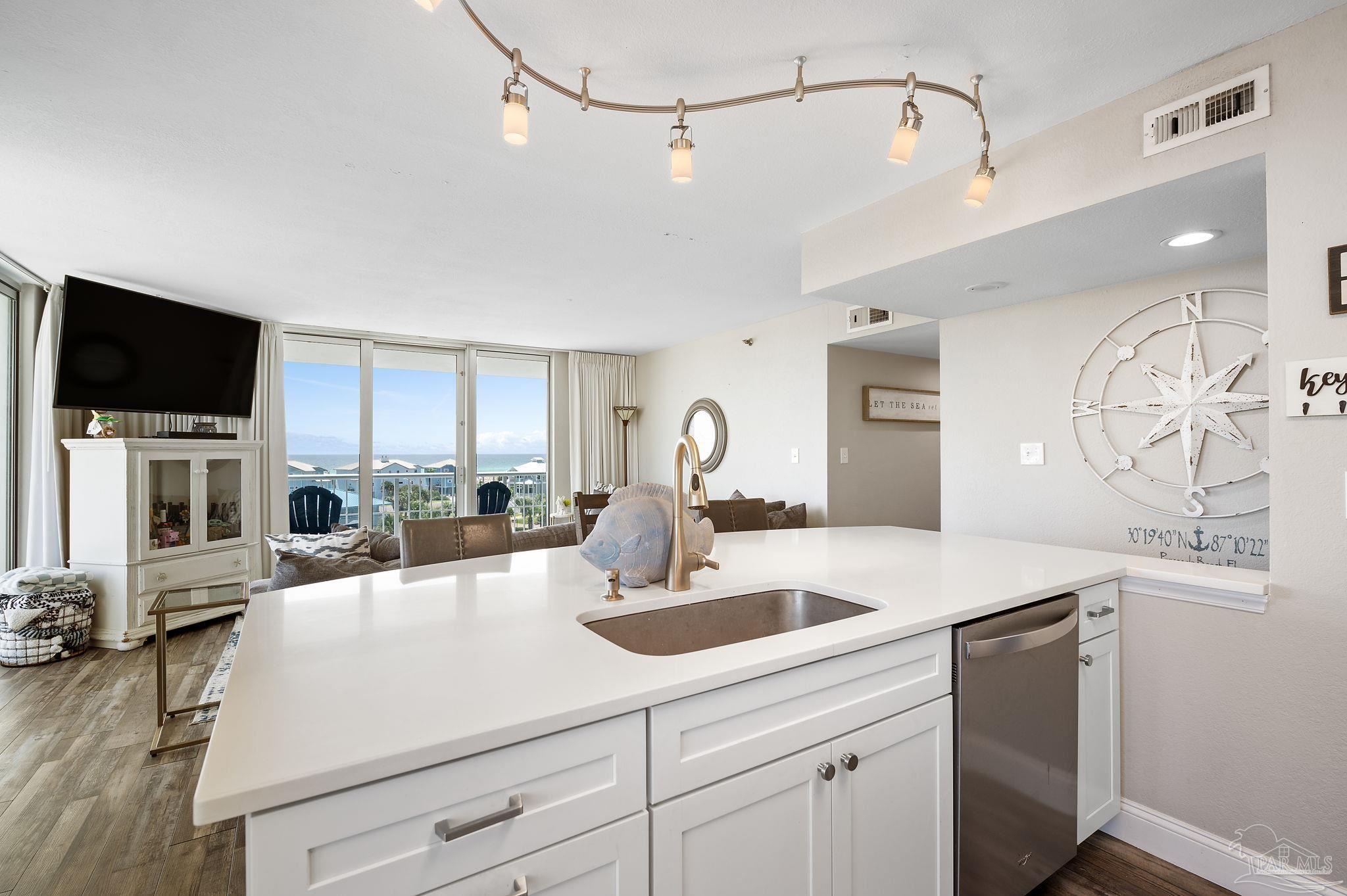 1200 Ft Pickens Rd # 4F