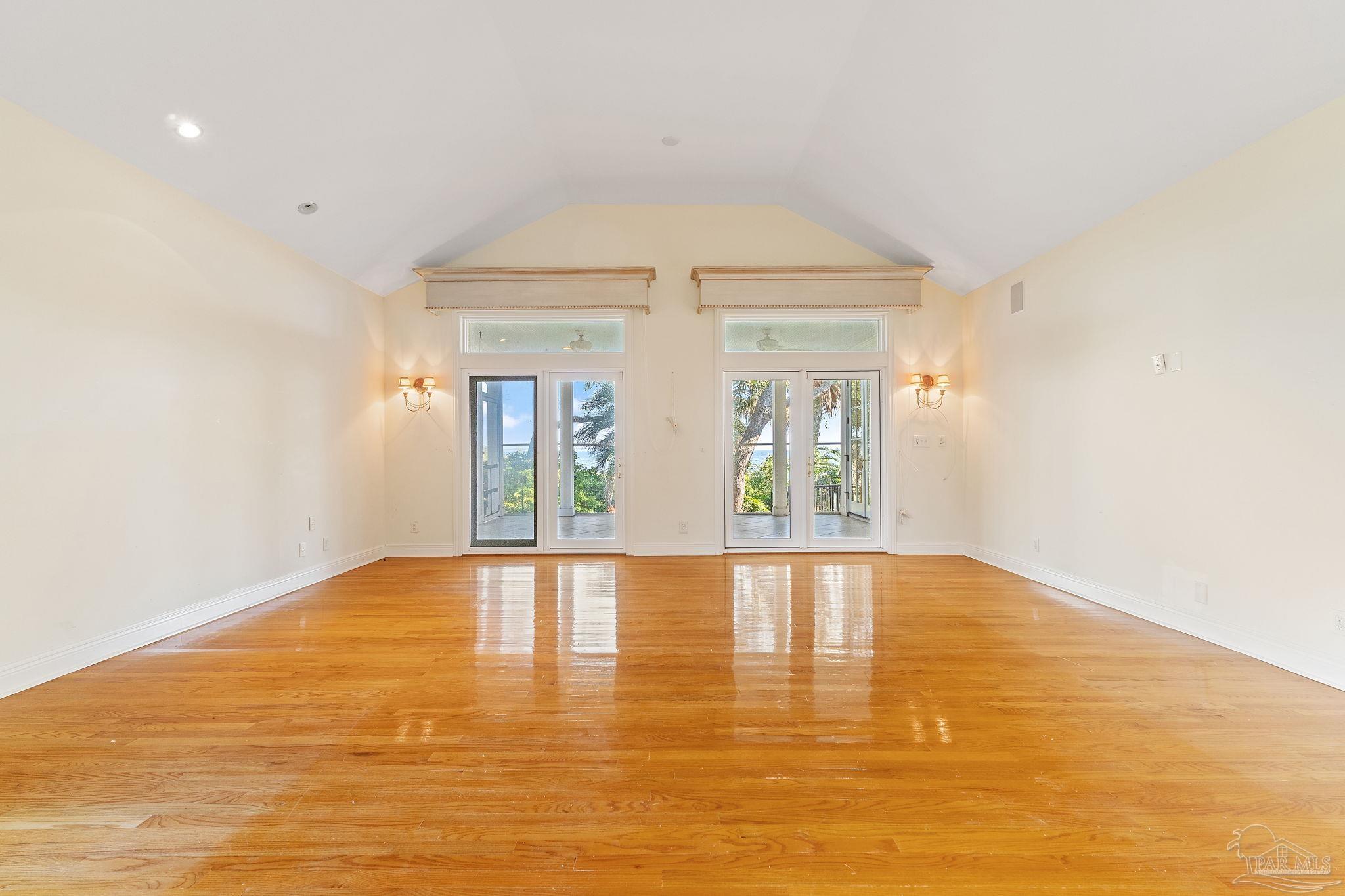80 Duncan Ave