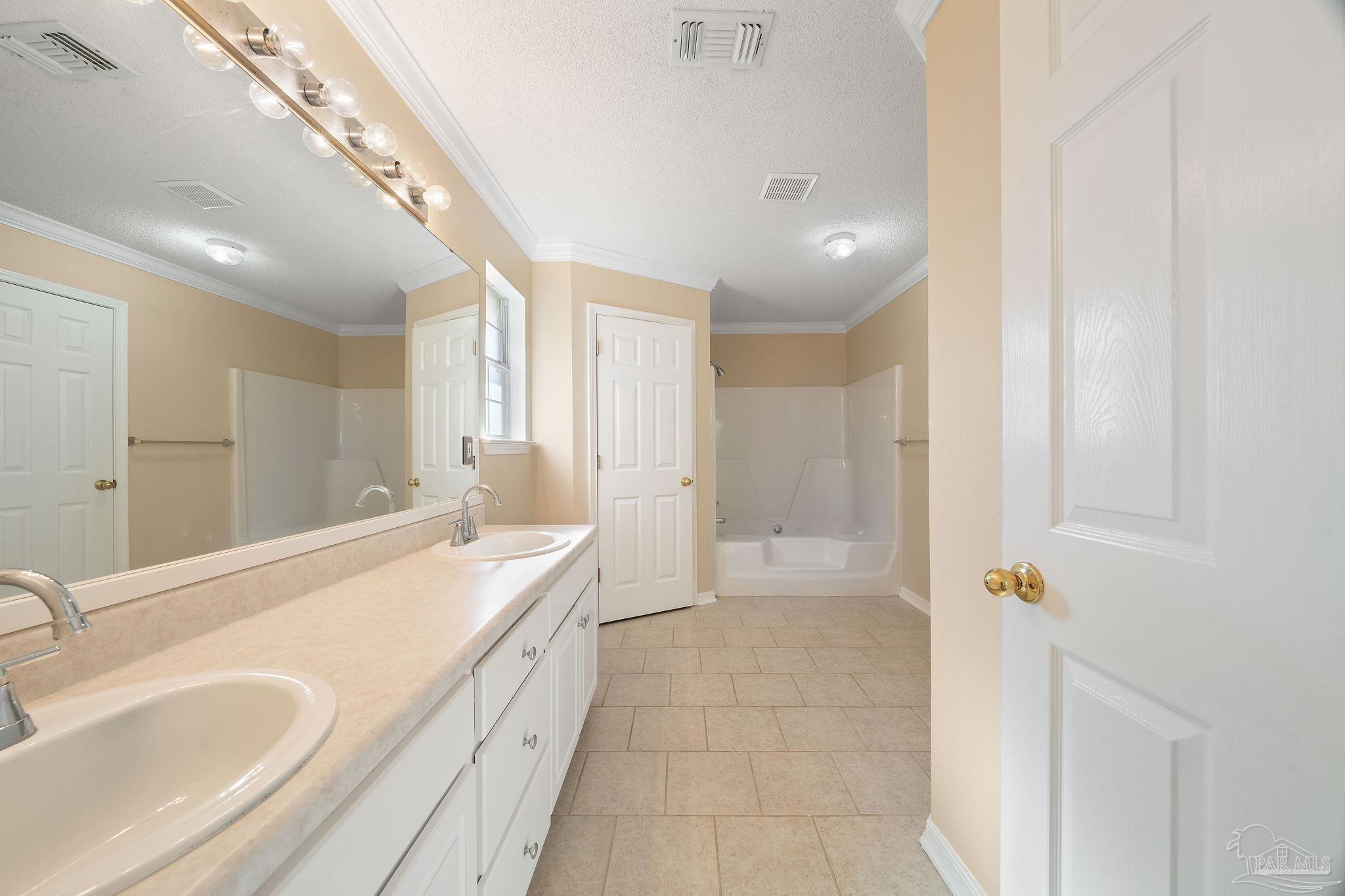 2138 Cheshire Ct
