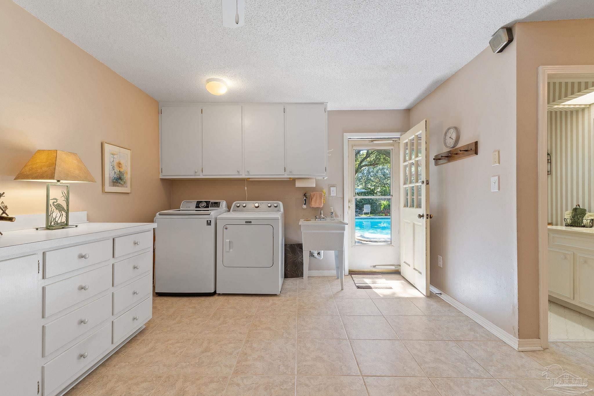 593 Bay Cliffs Rd
