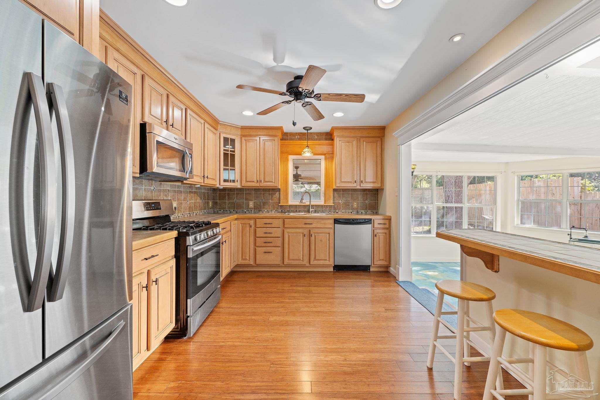 10 San Carlos Ave