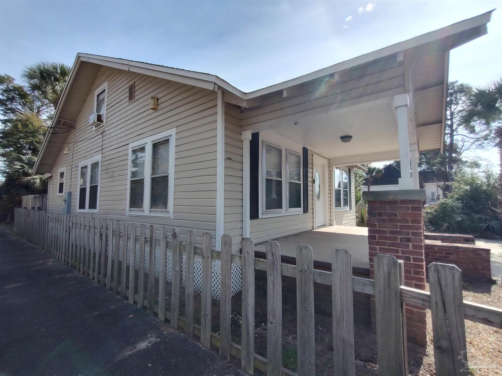 922 N 6th Ave