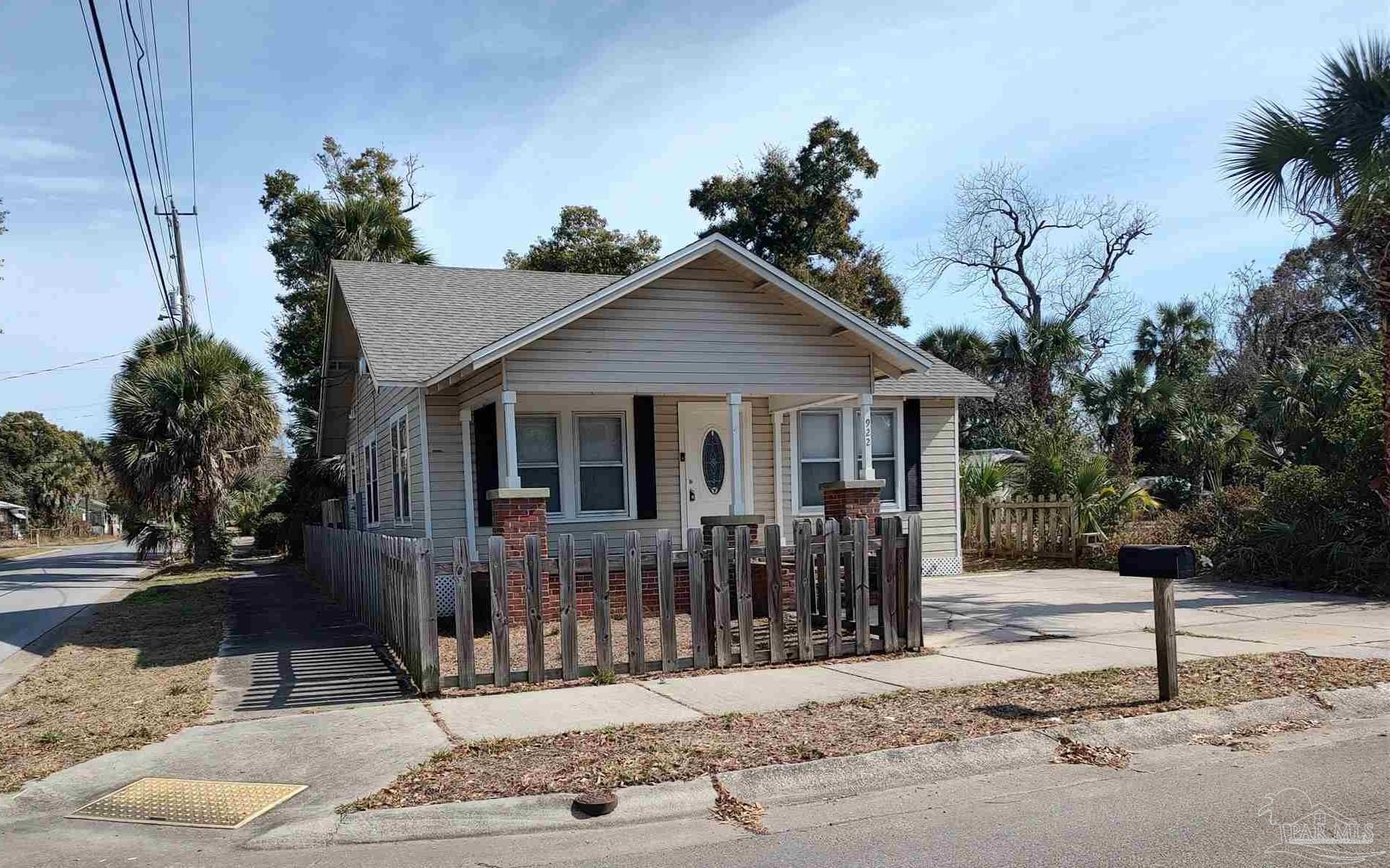 922 N 6th Ave