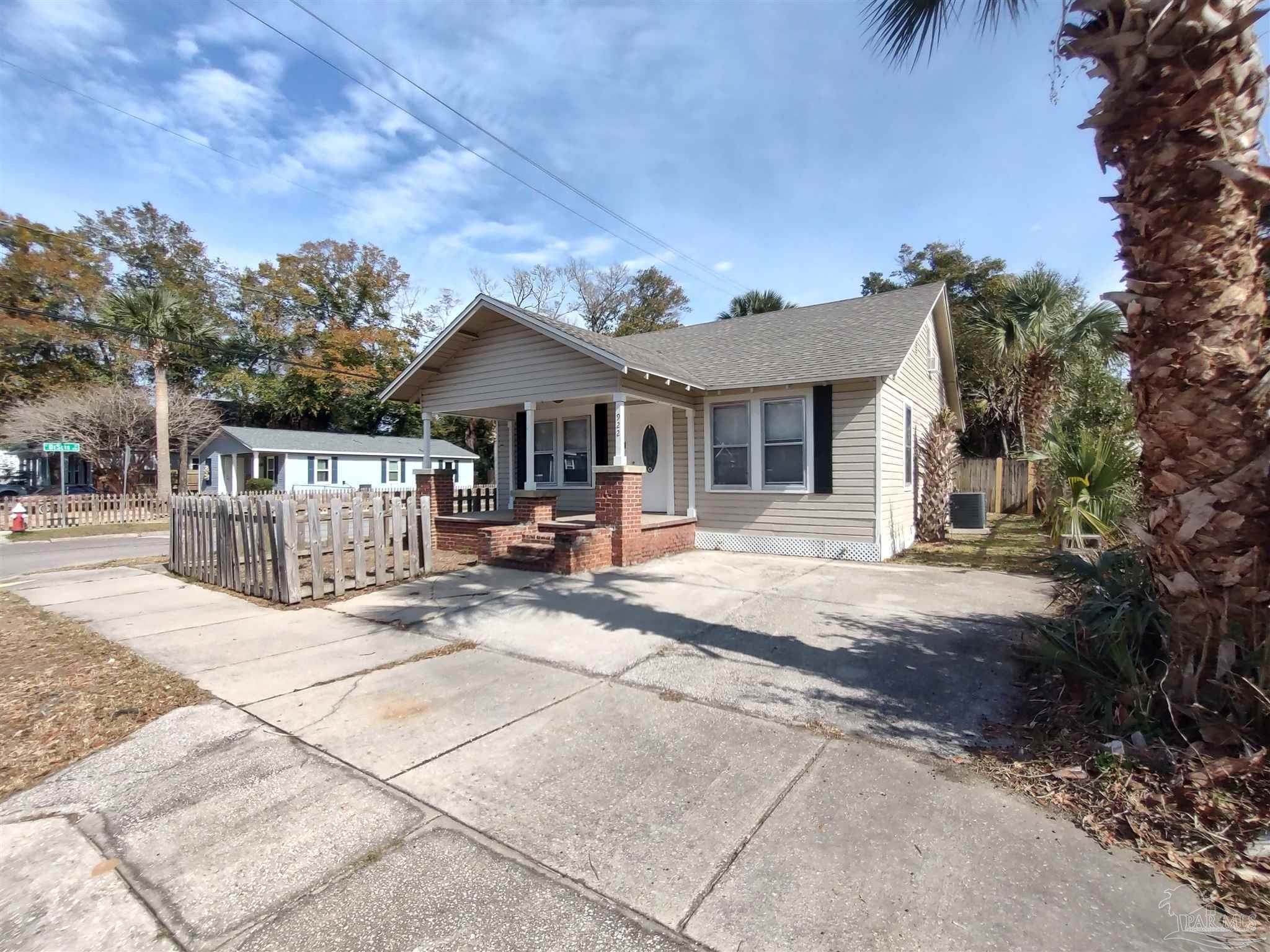 922 N 6th Ave