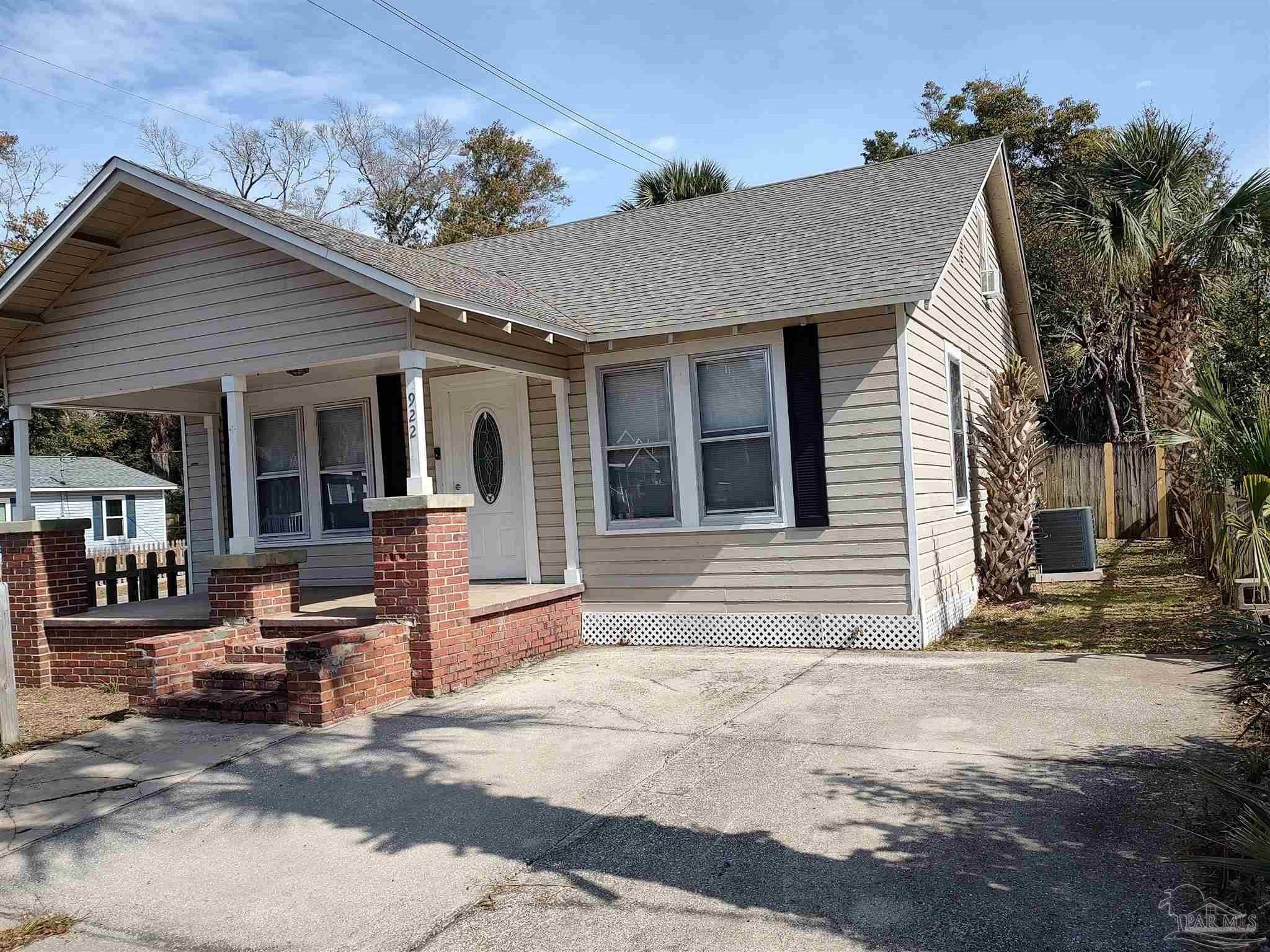 922 N 6th Ave