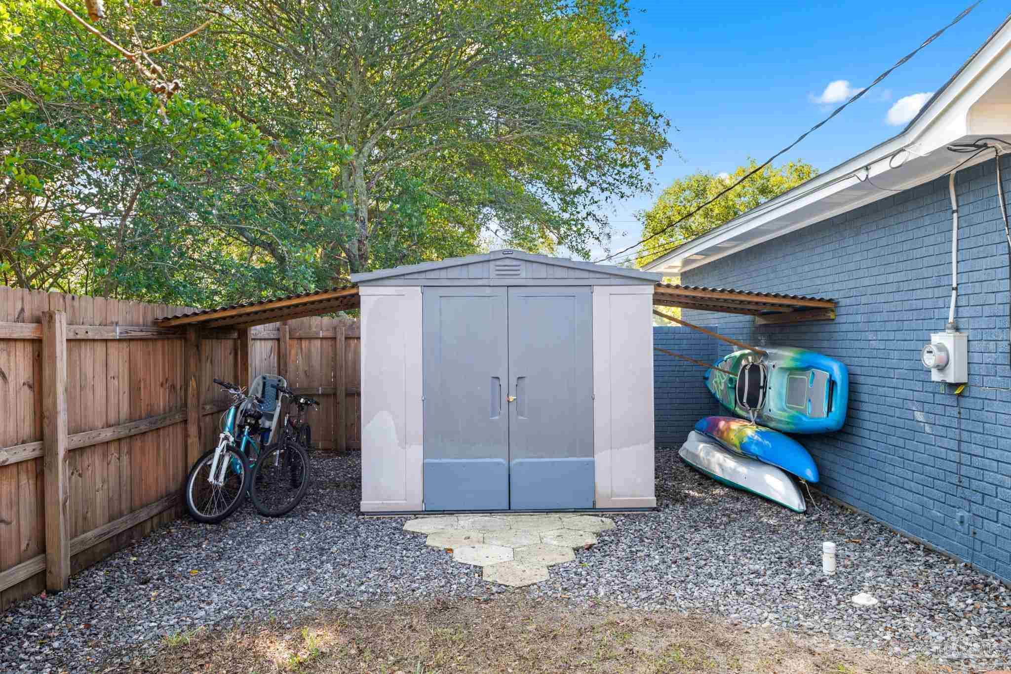 16 Camelia St
