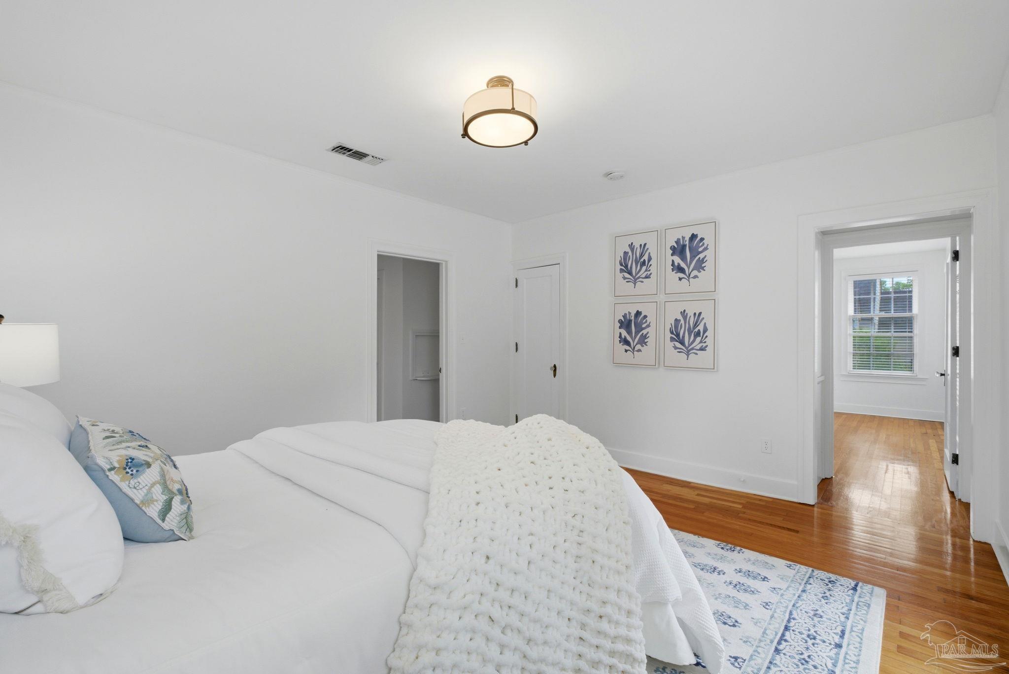 1800 E La Rua St