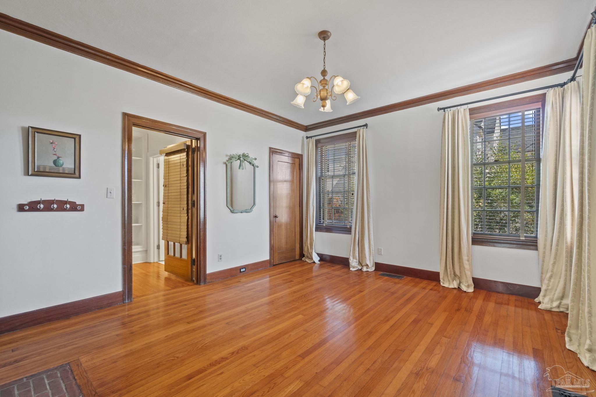 1800 E La Rua St