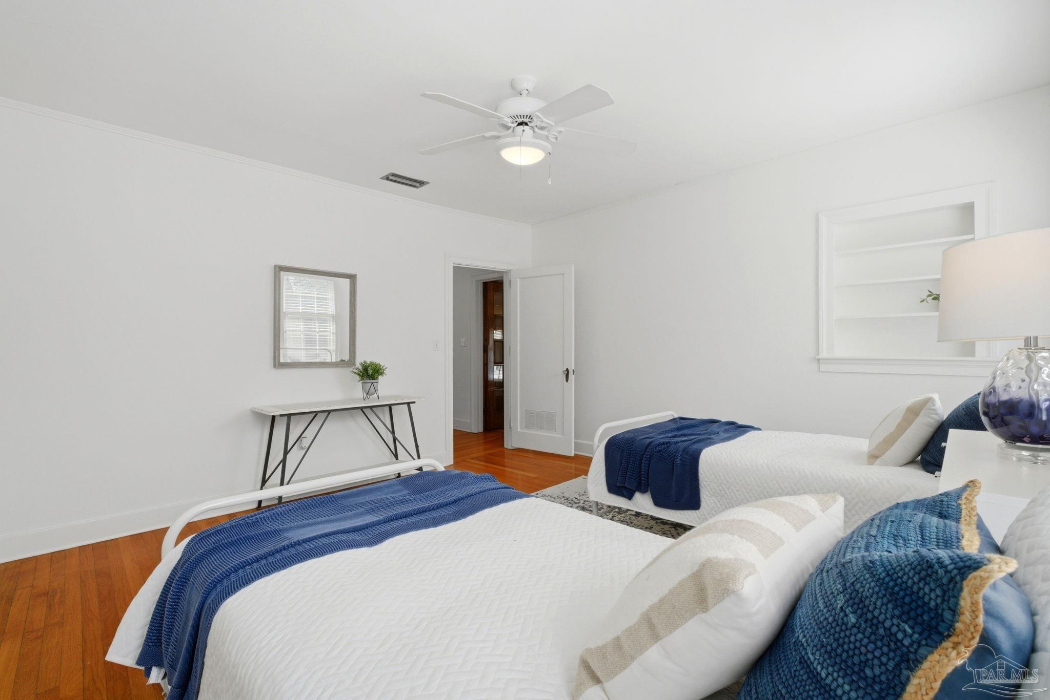 1800 E La Rua St